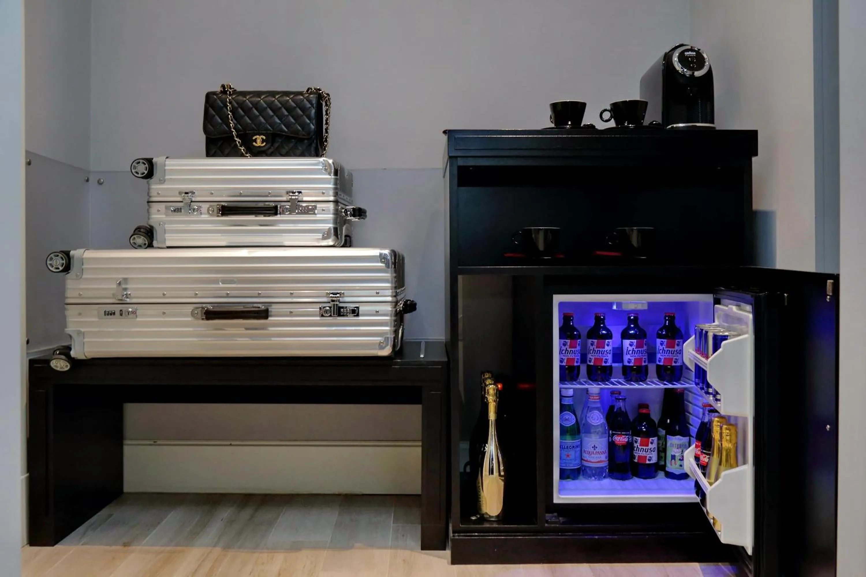 Drinks in Sistina Twentythree luxury rooms