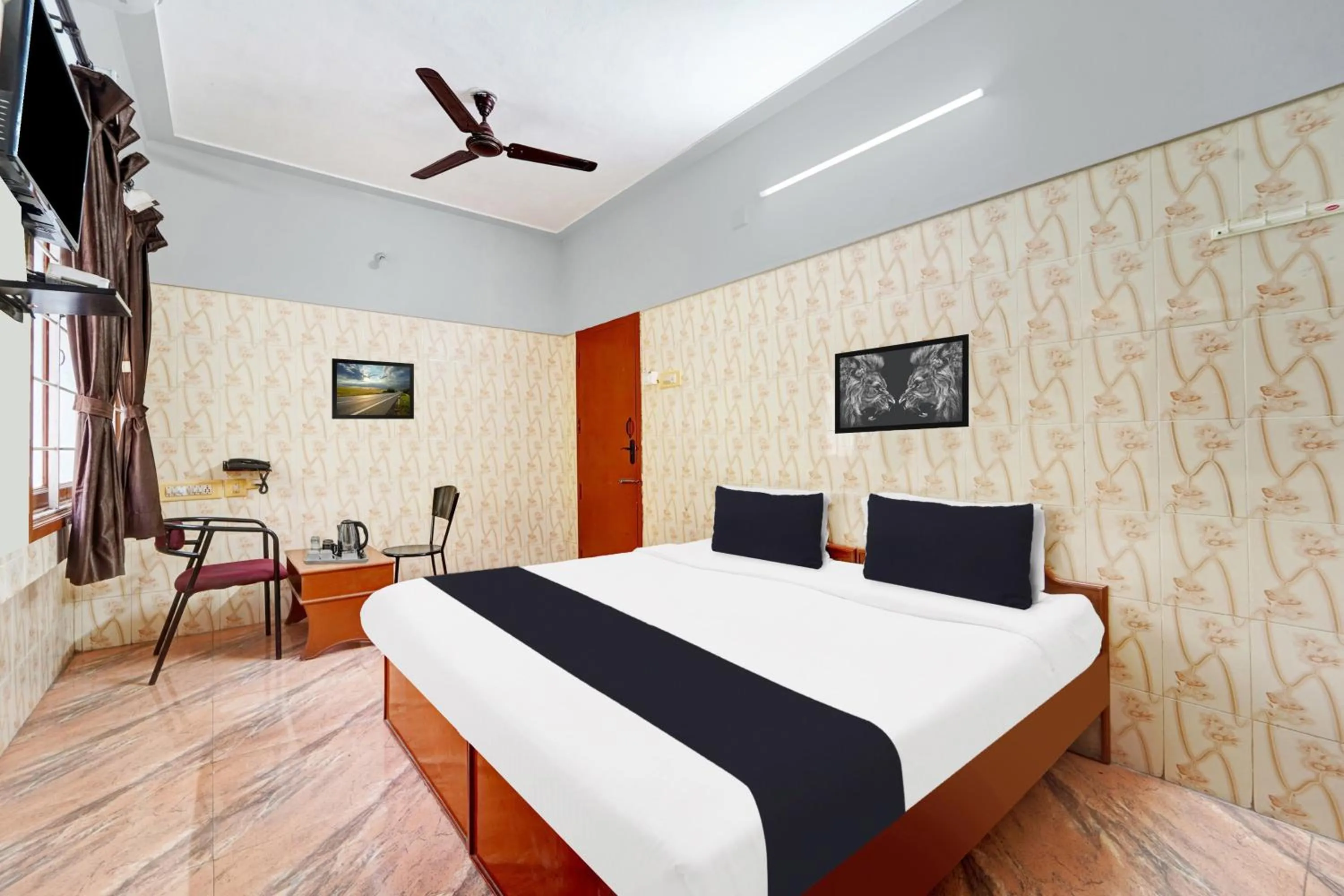 Bedroom, Bed in Super Hotel O Tiruppur Near Railway station