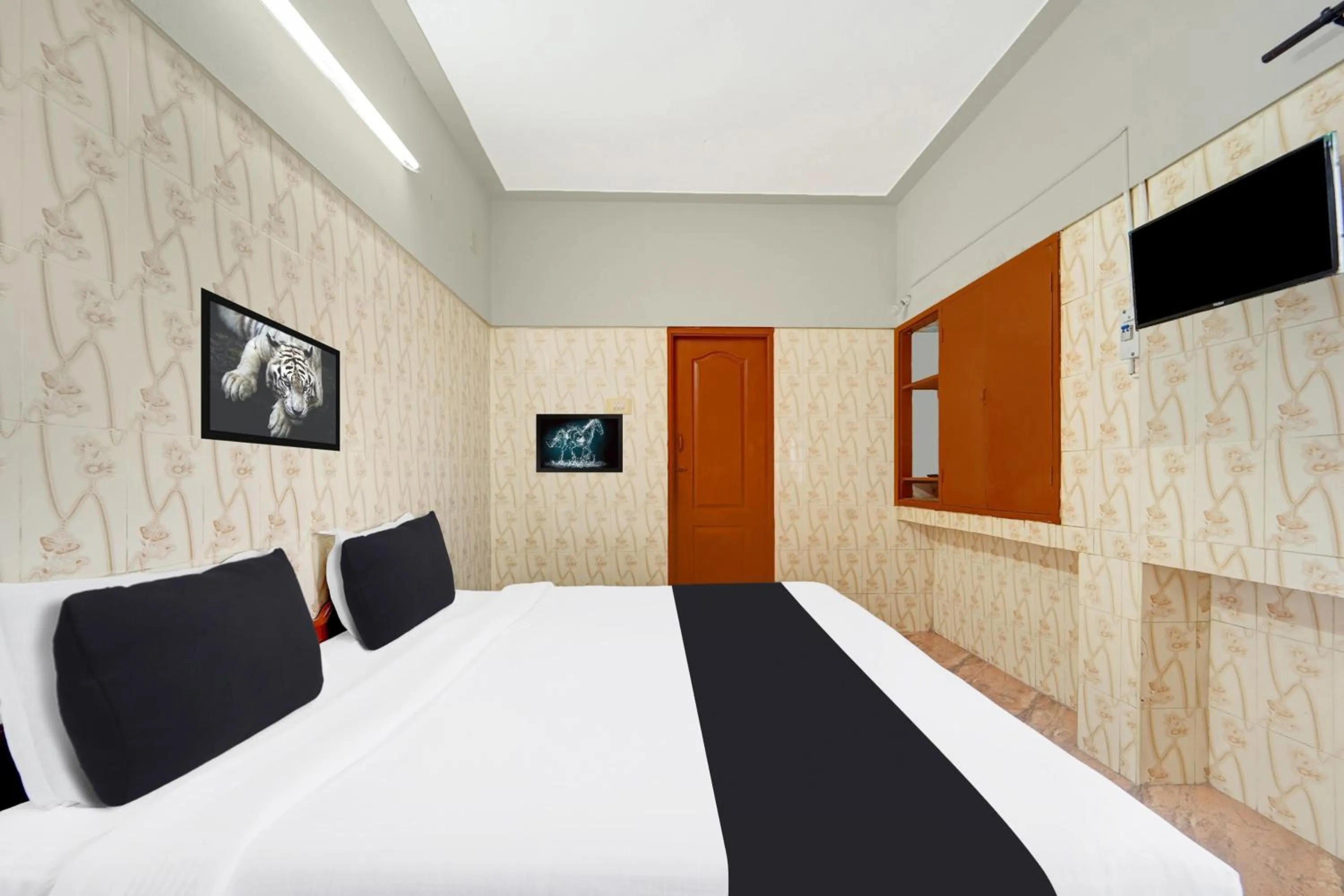 Bedroom, Bed in Super Hotel O Tiruppur Near Railway station