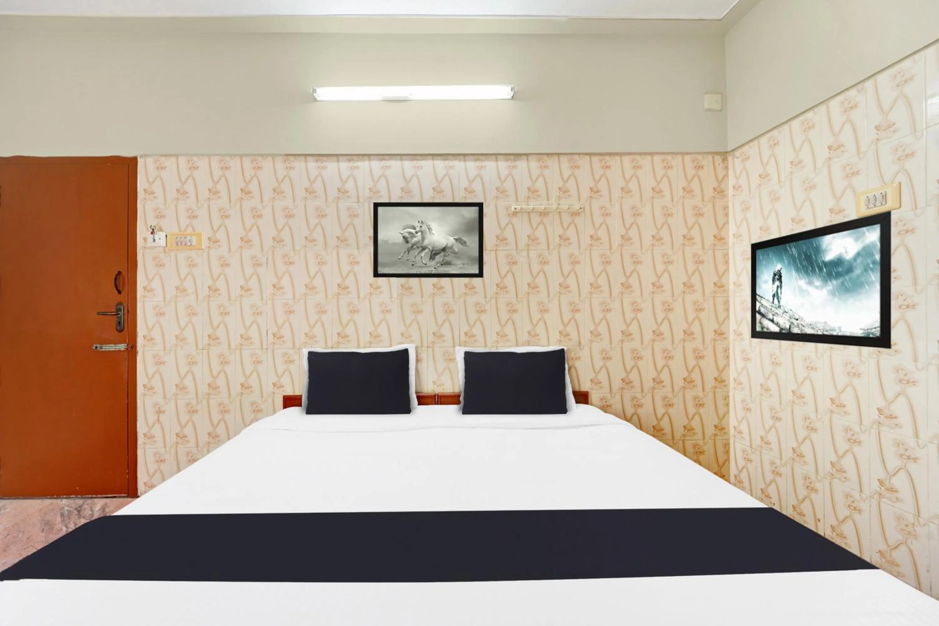 Bedroom, Bed in Super Hotel O Tiruppur Near Railway station