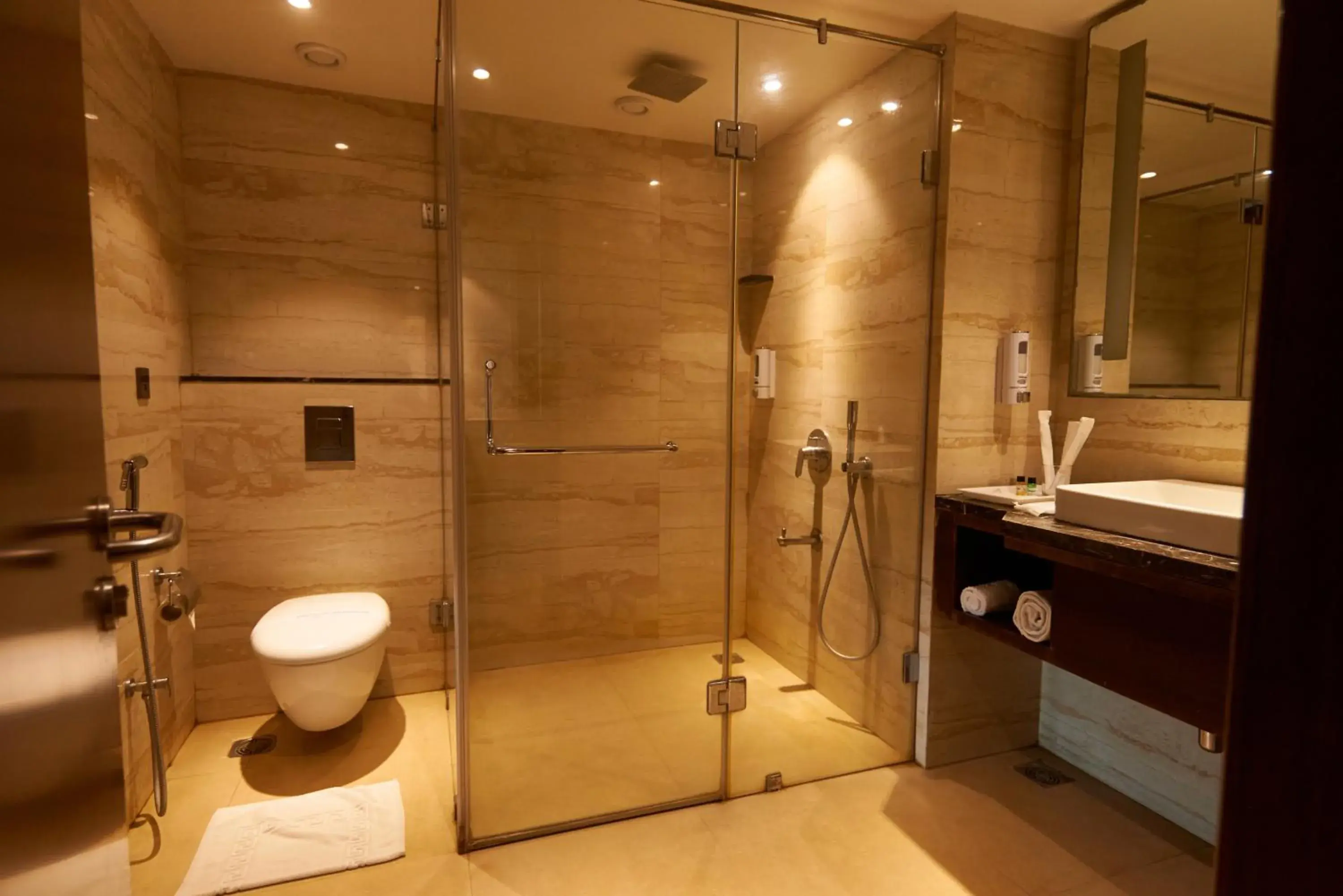 Deluxe Room in Tania President Inn Deluxe Room in Tania President Inn