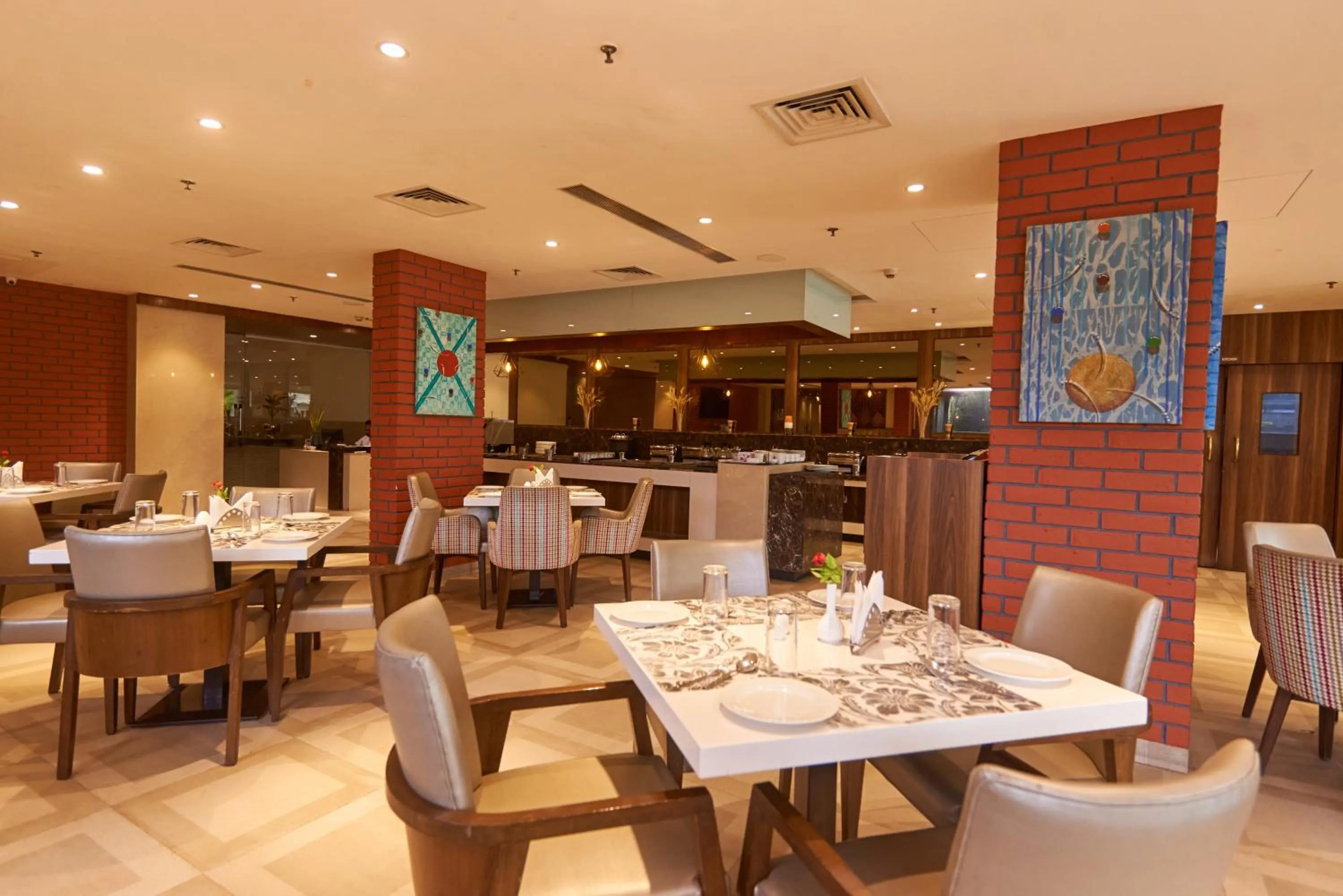 Restaurant/places to eat in Tania President Inn