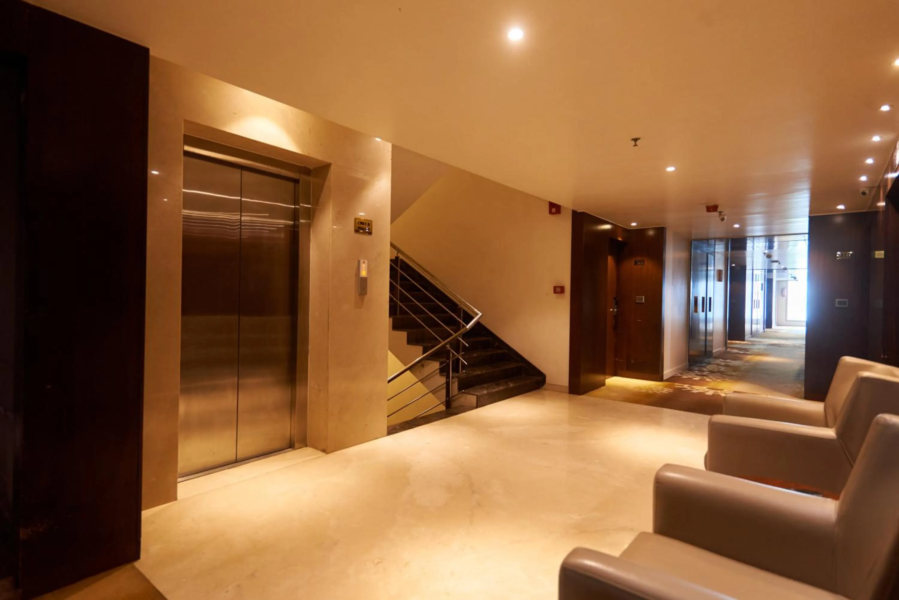 elevator in Tania President Inn