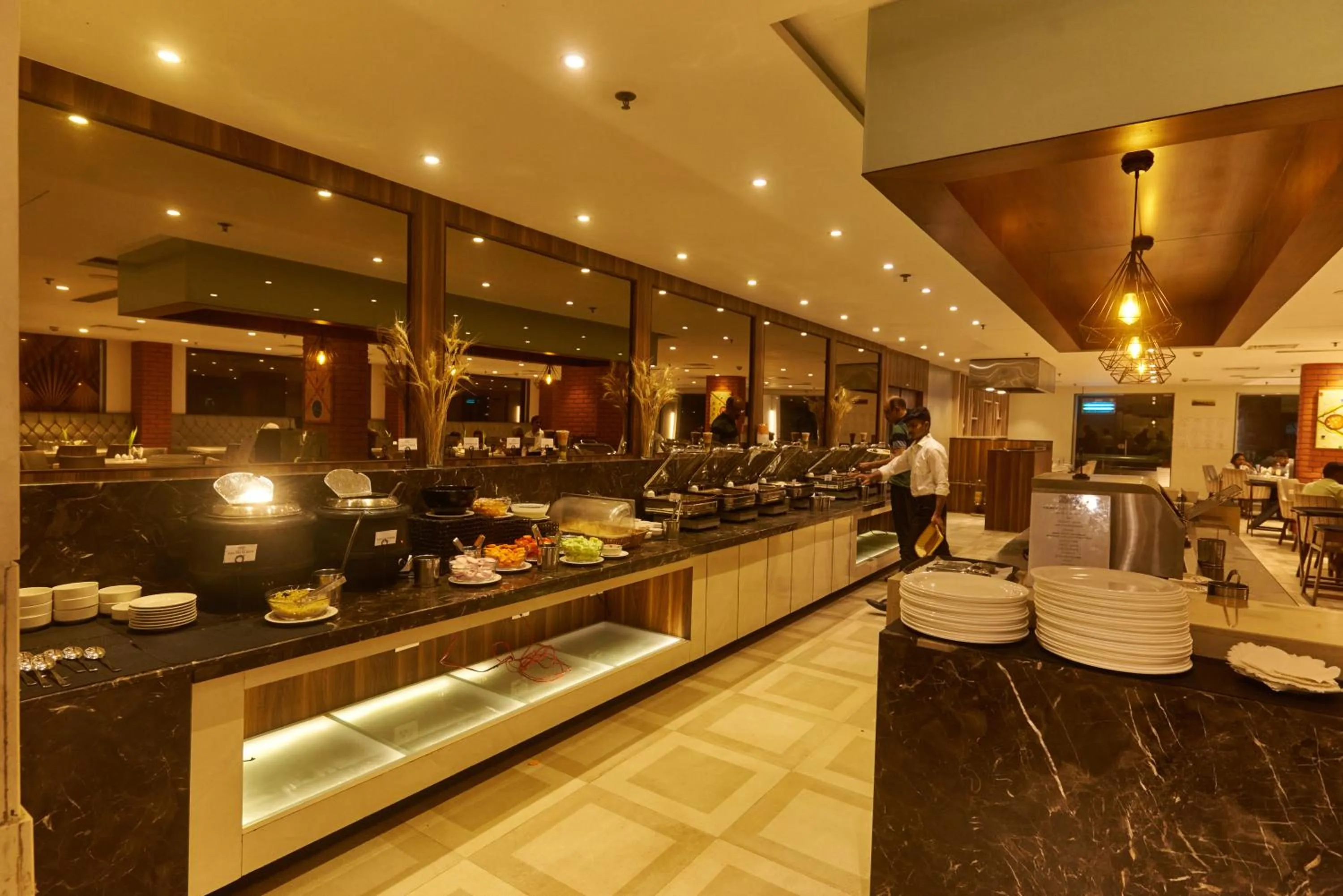 Restaurant/places to eat in Tania President Inn