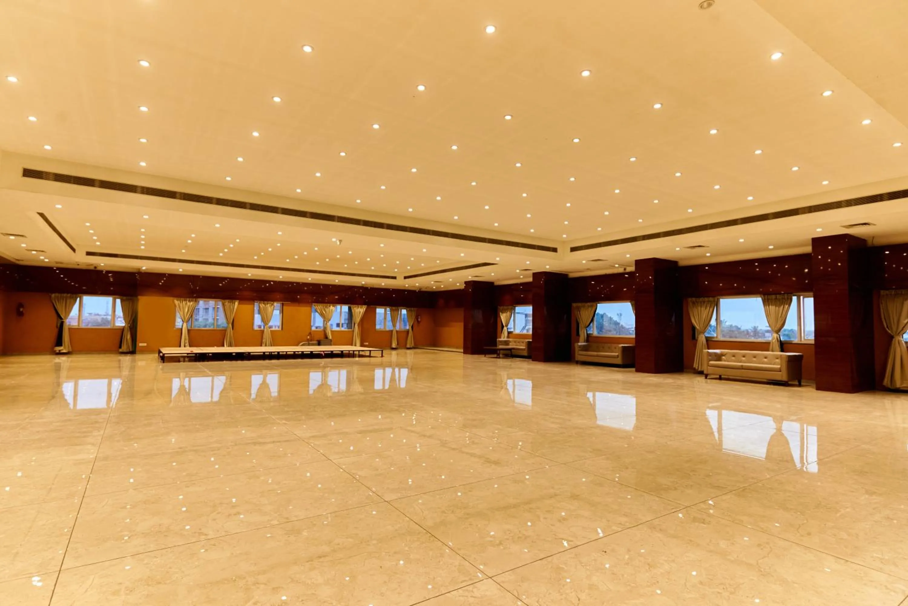 Banquet/Function facilities in Tania President Inn