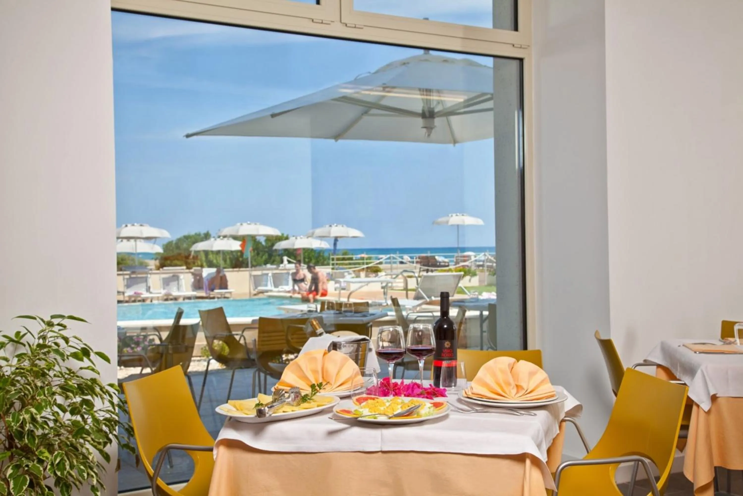 Restaurant/places to eat in Hotel Club Torre Salinas - Adults Only