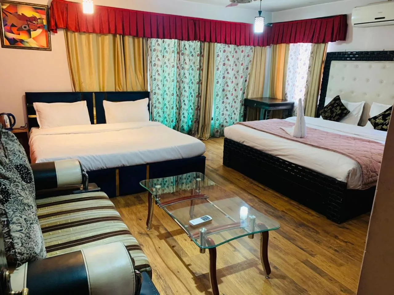 Bed in Heavenwood Heritage Hotel By Urban Inn Resorts