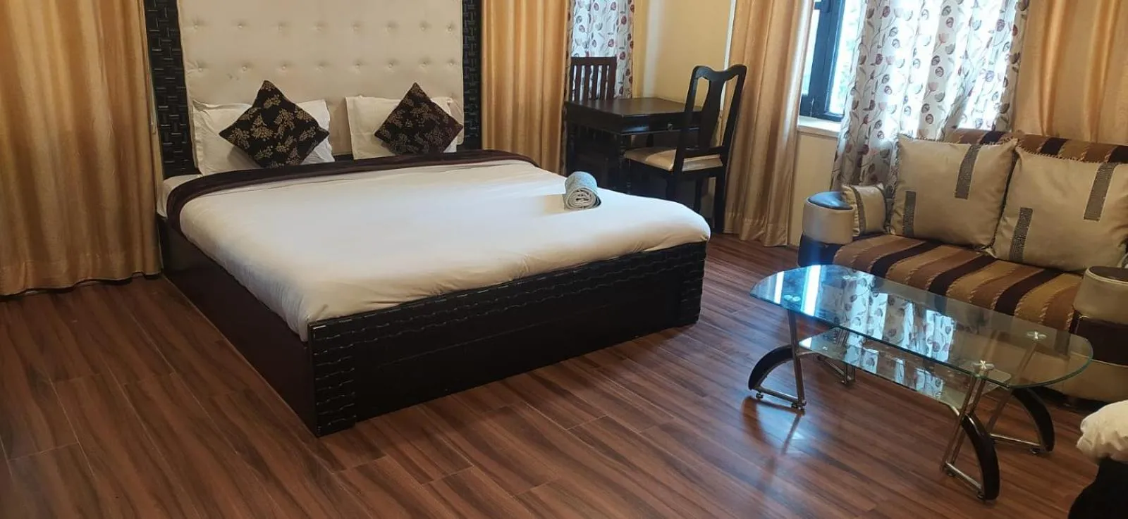Bed in Heavenwood Heritage Hotel By Urban Inn Resorts