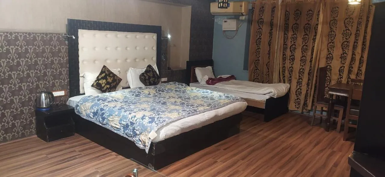 Bed in Heavenwood Heritage Hotel By Urban Inn Resorts