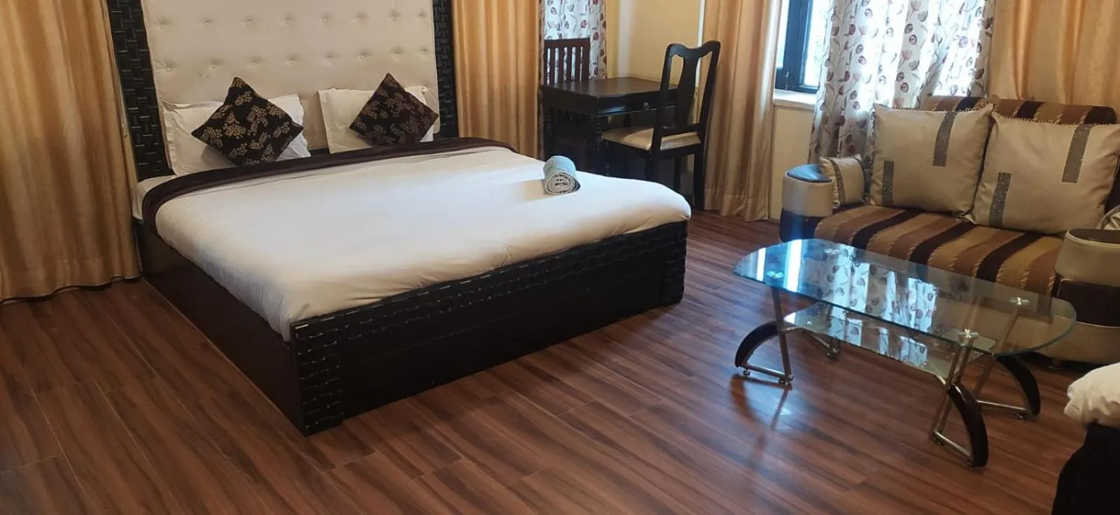 Bed in Heavenwood Heritage Hotel By Urban Inn Resorts