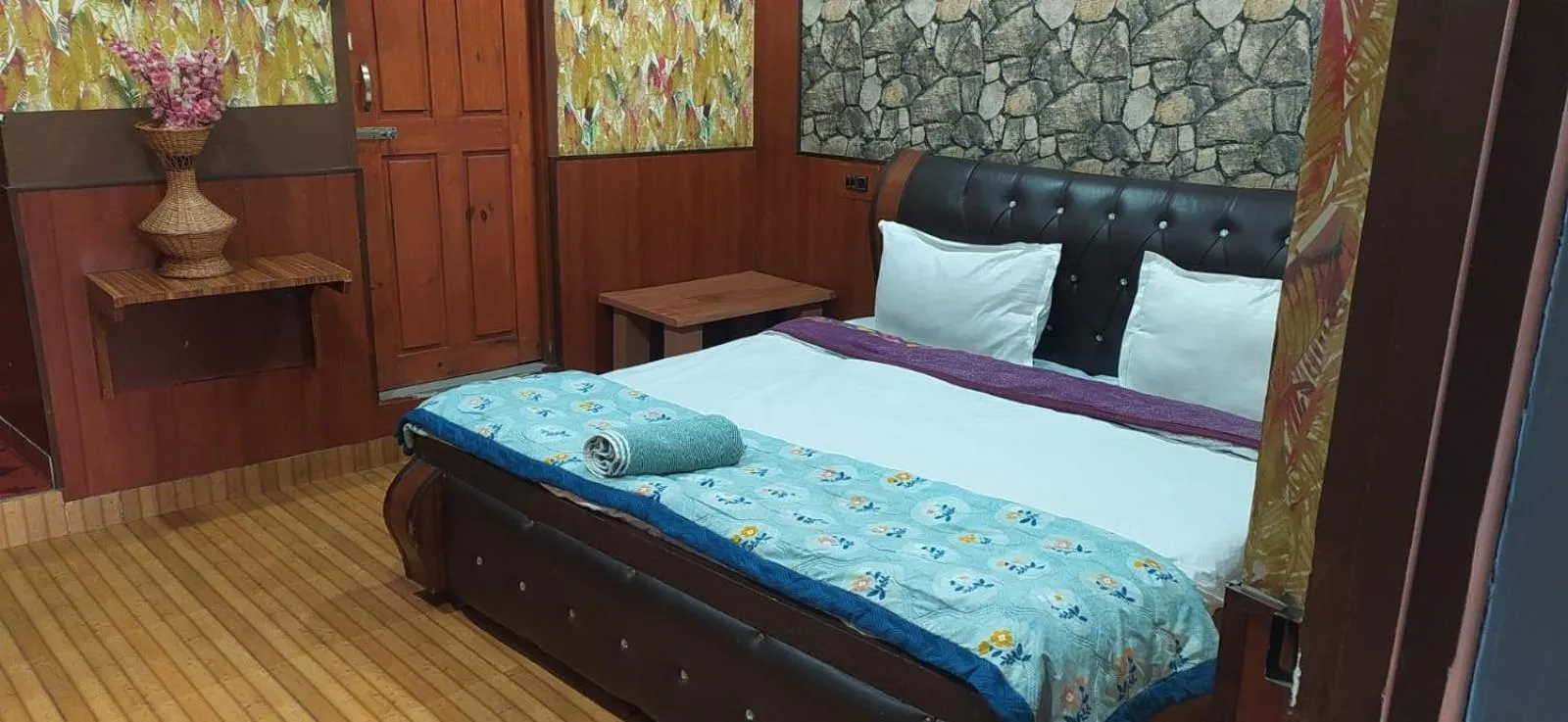 Bed in Heavenwood Heritage Hotel By Urban Inn Resorts