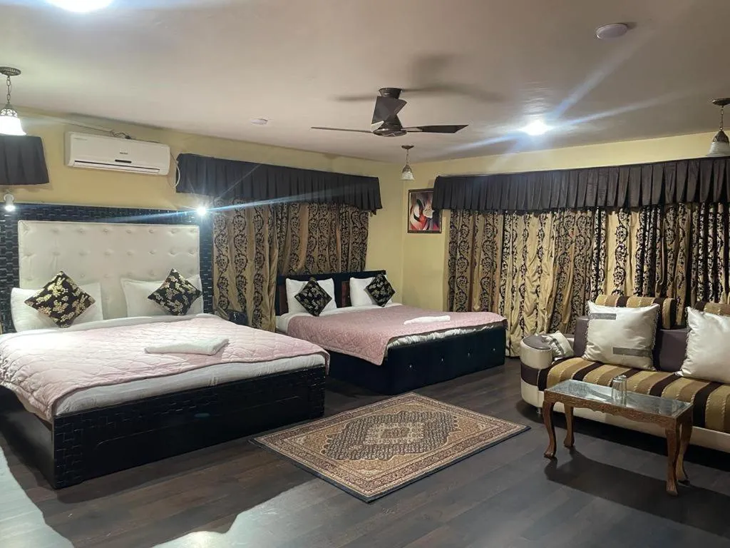 Bed in Heavenwood Heritage Hotel By Urban Inn Resorts