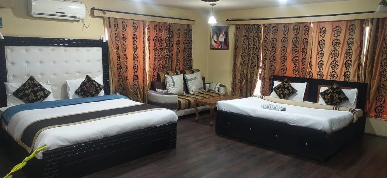 Bed in Heavenwood Heritage Hotel By Urban Inn Resorts