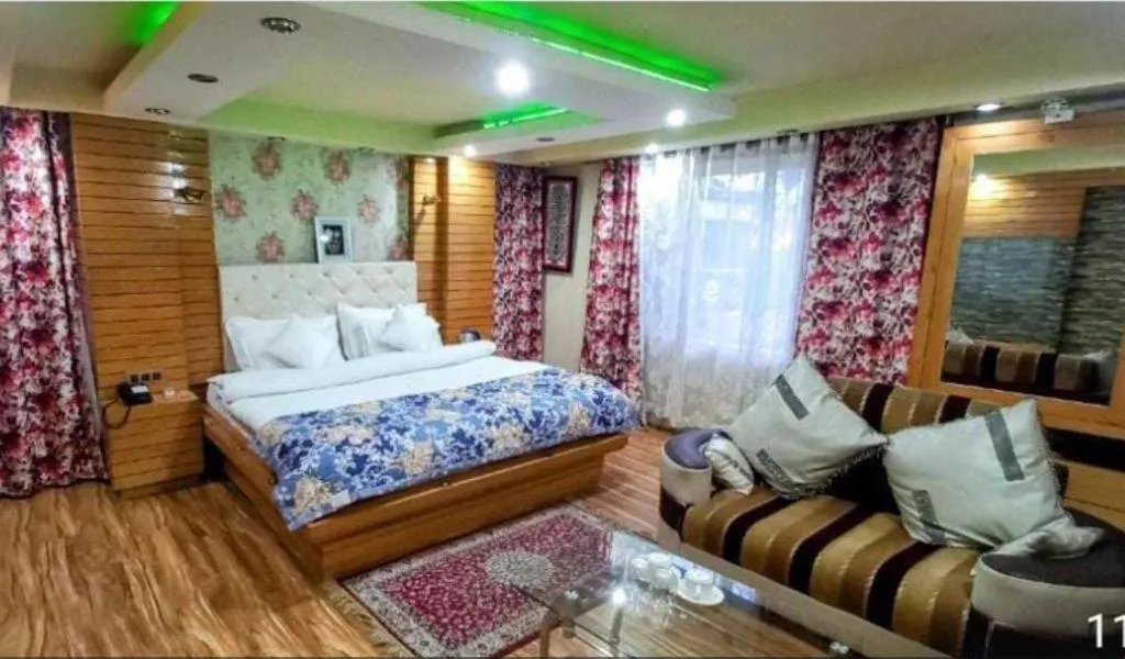 Bed in Heavenwood Heritage Hotel By Urban Inn Resorts