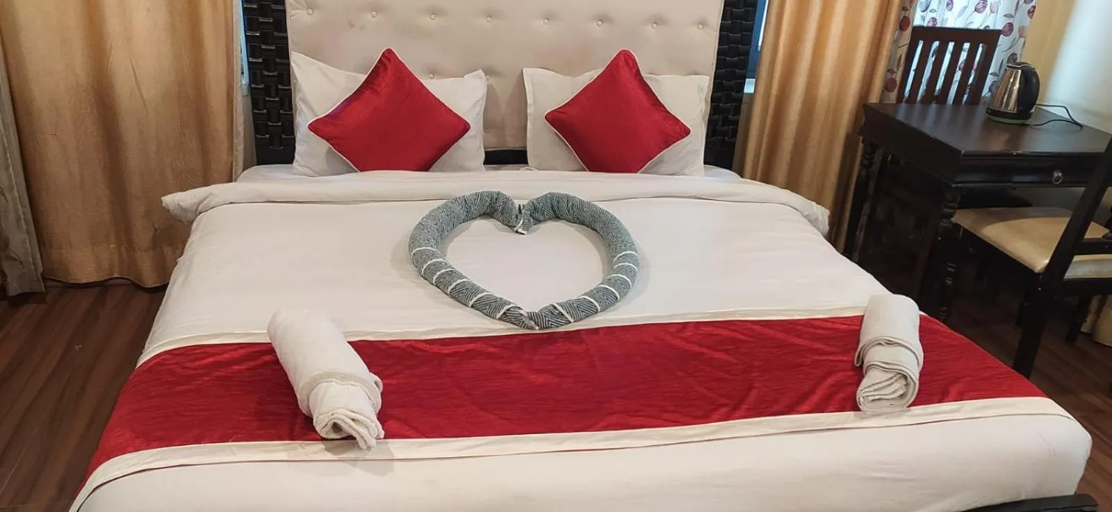 Bed in Heavenwood Heritage Hotel By Urban Inn Resorts