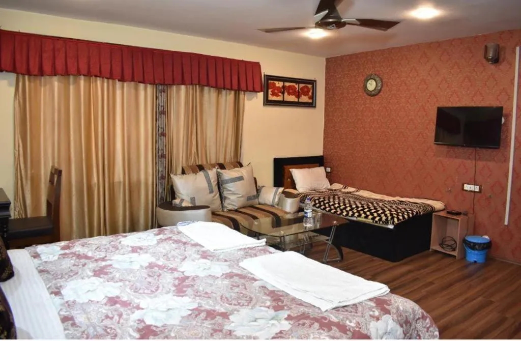 TV and multimedia, Bed in Heavenwood Heritage Hotel By Urban Inn Resorts