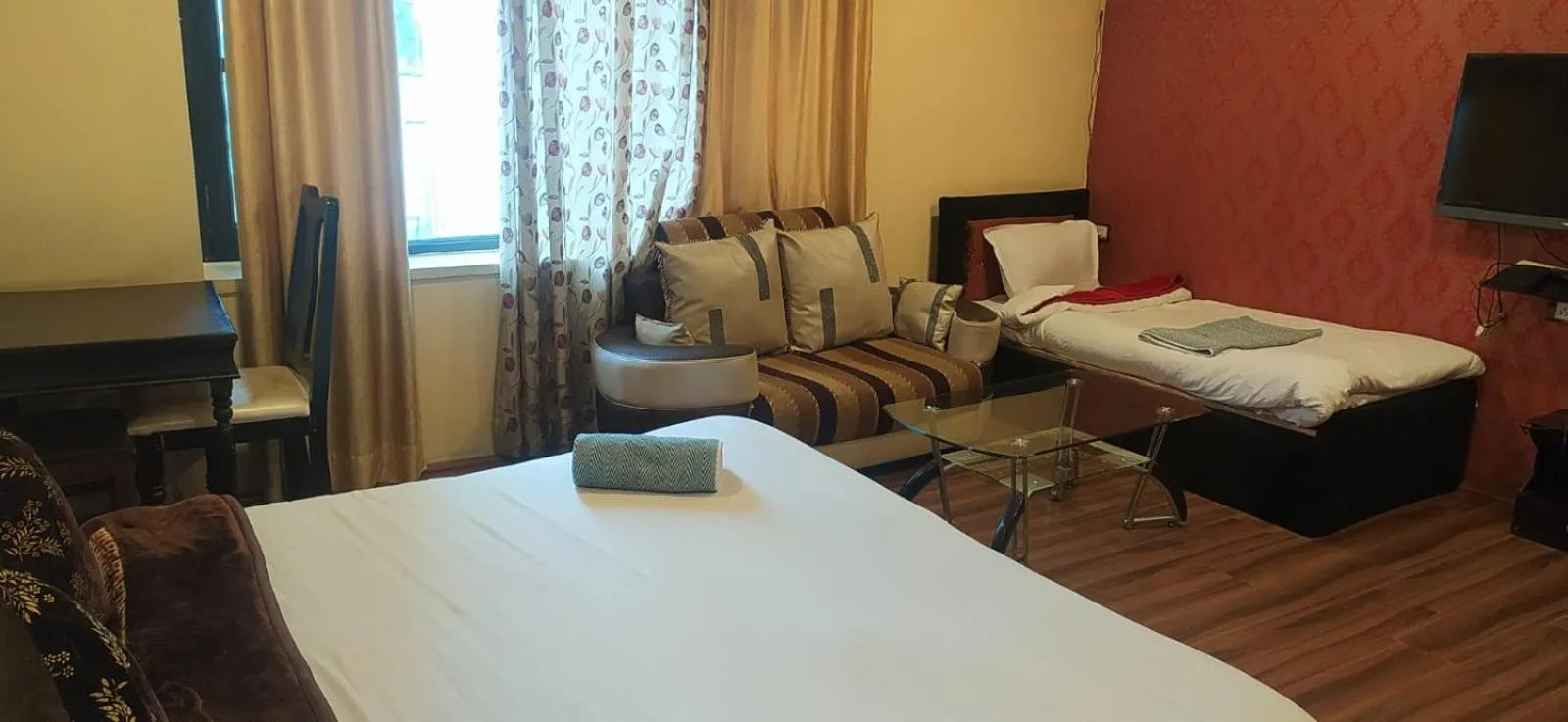 Bed in Heavenwood Heritage Hotel By Urban Inn Resorts