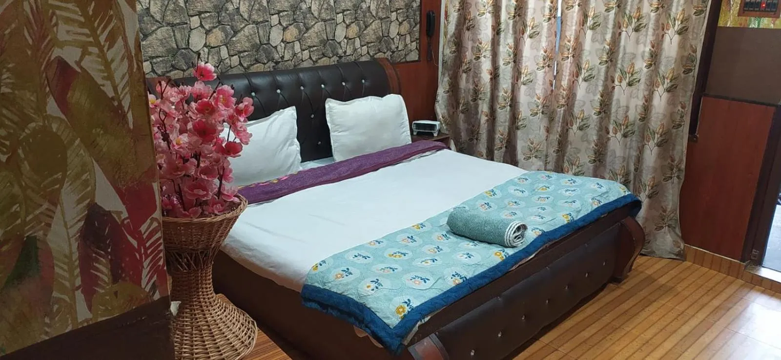 Bed in Heavenwood Heritage Hotel By Urban Inn Resorts