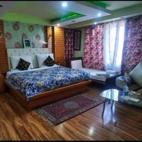 Bed in Heavenwood Heritage Hotel By Urban Inn Resorts