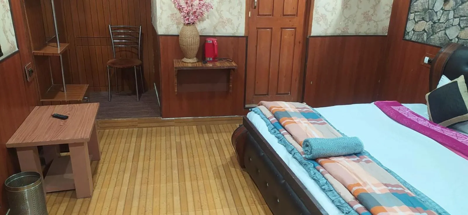 Bed in Heavenwood Heritage Hotel By Urban Inn Resorts