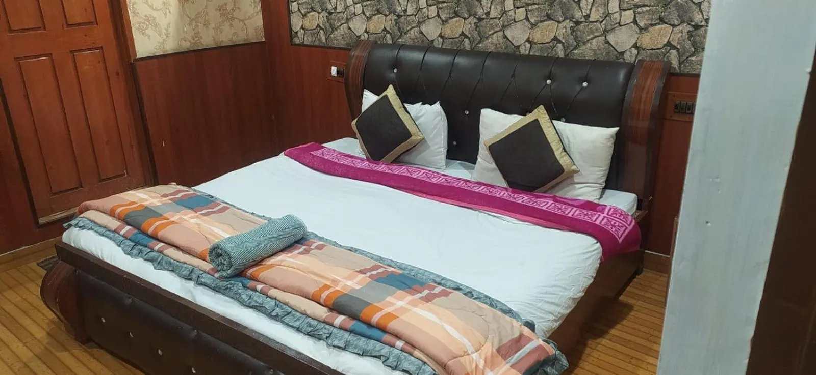 Bed in Heavenwood Heritage Hotel By Urban Inn Resorts