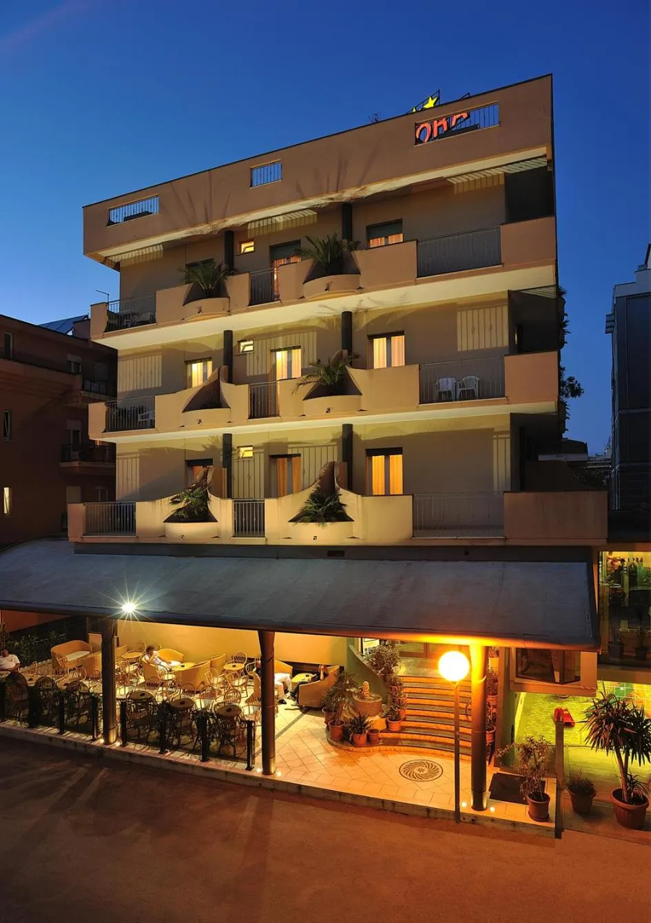 Facade/entrance in Hotel Aurora