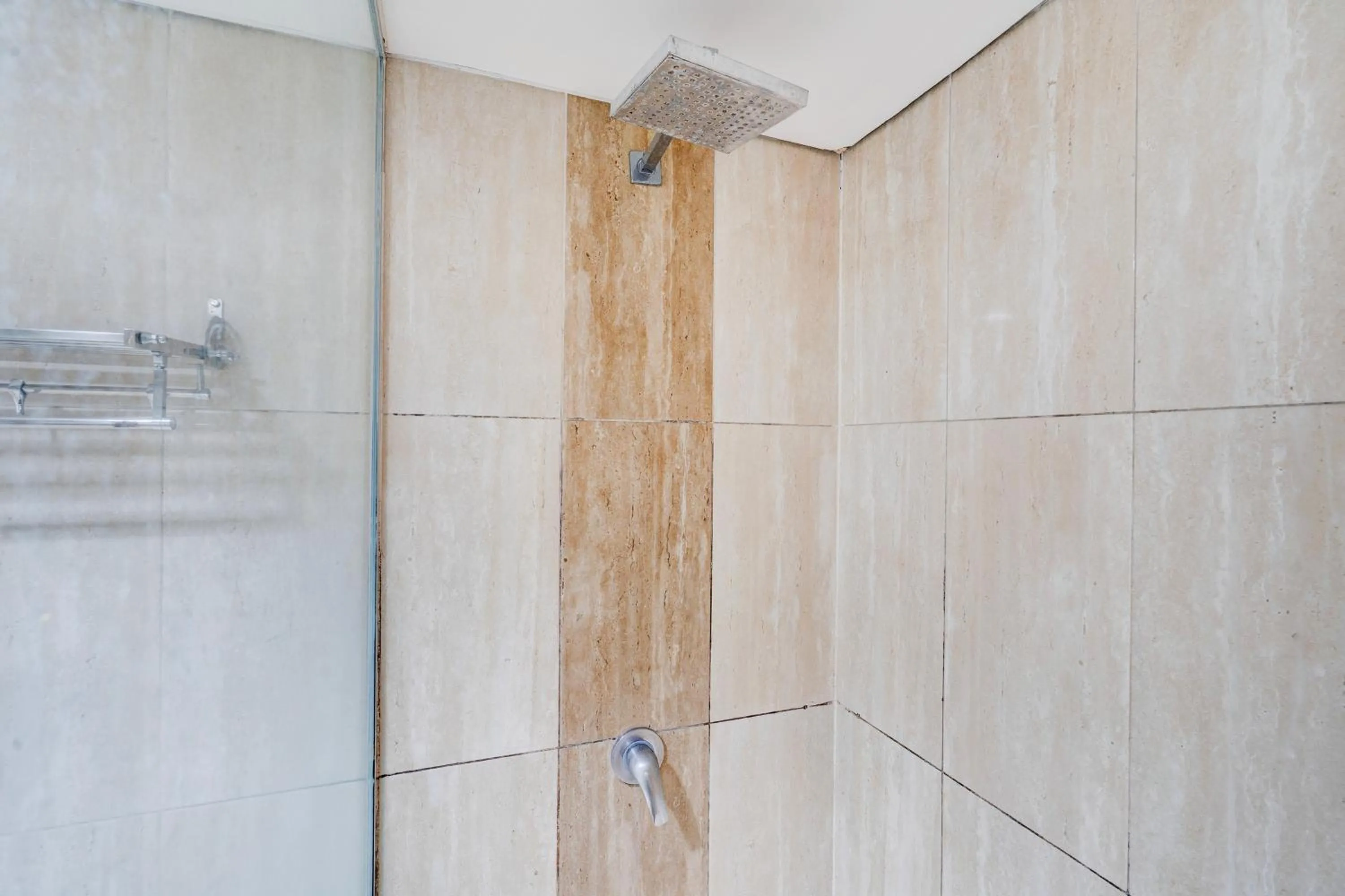 Bathroom in Dancenter Promenade Near Cihampelas Walk