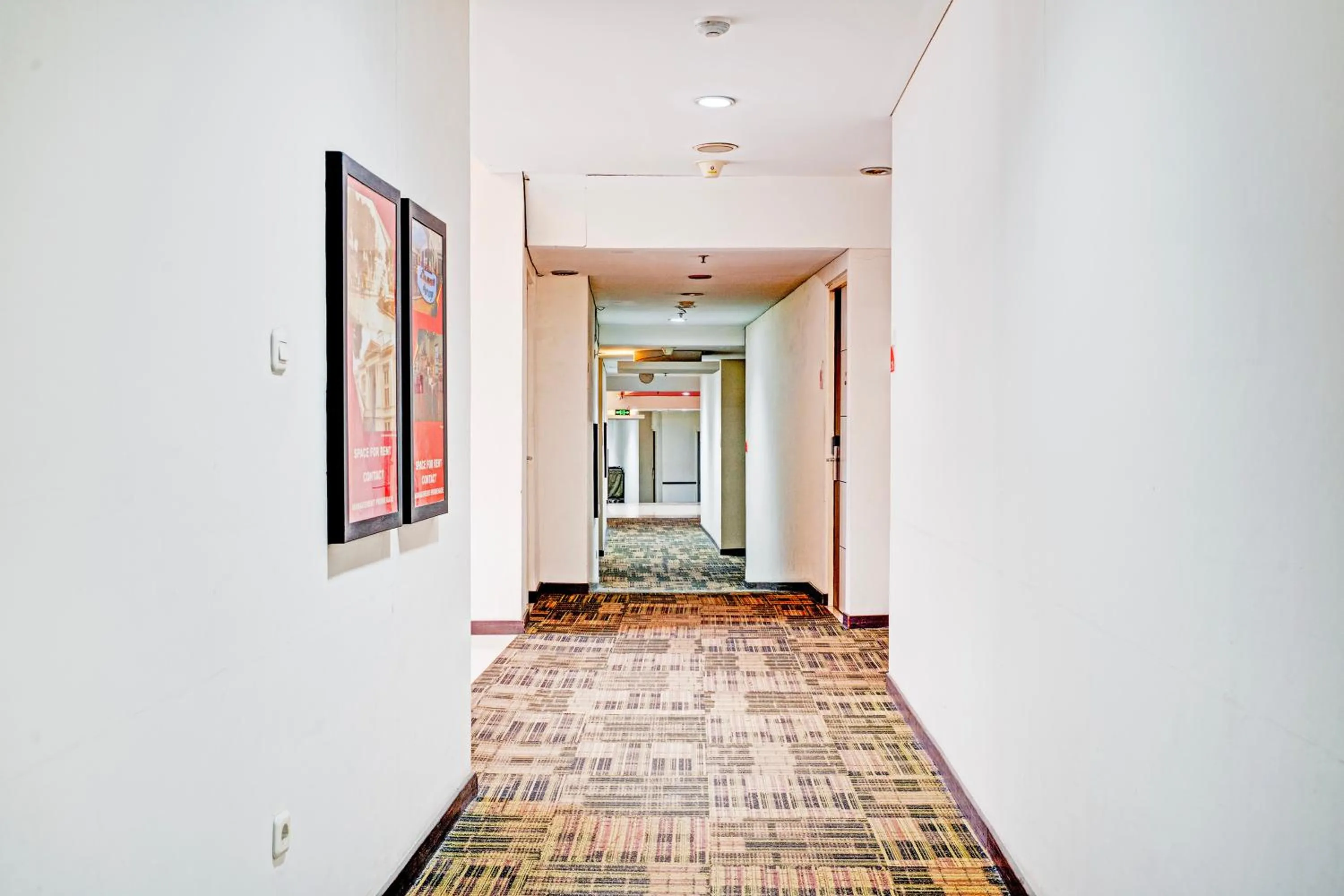 Area and facilities in Dancenter Promenade Near Cihampelas Walk