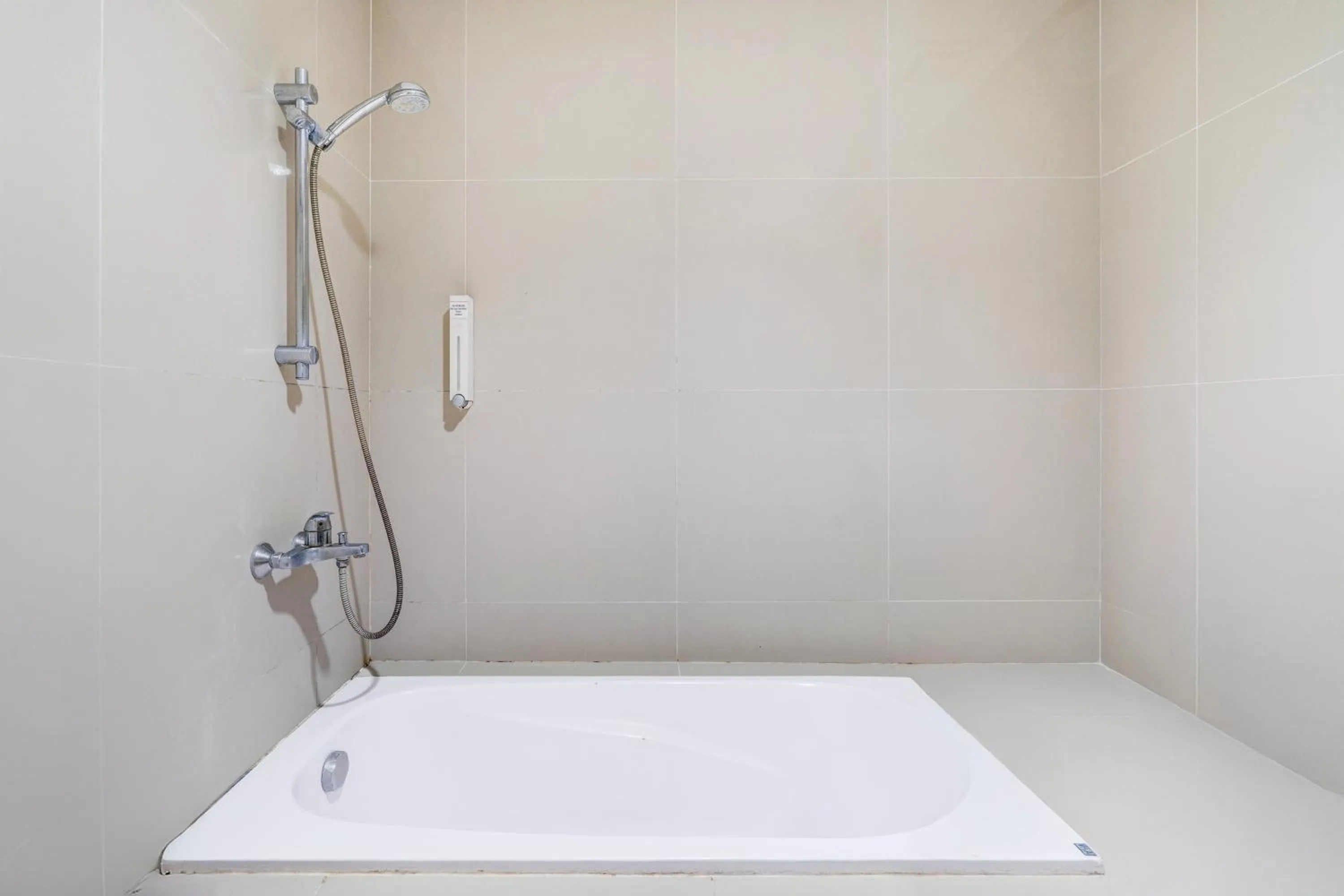 Bathroom in Dancenter Promenade Near Cihampelas Walk