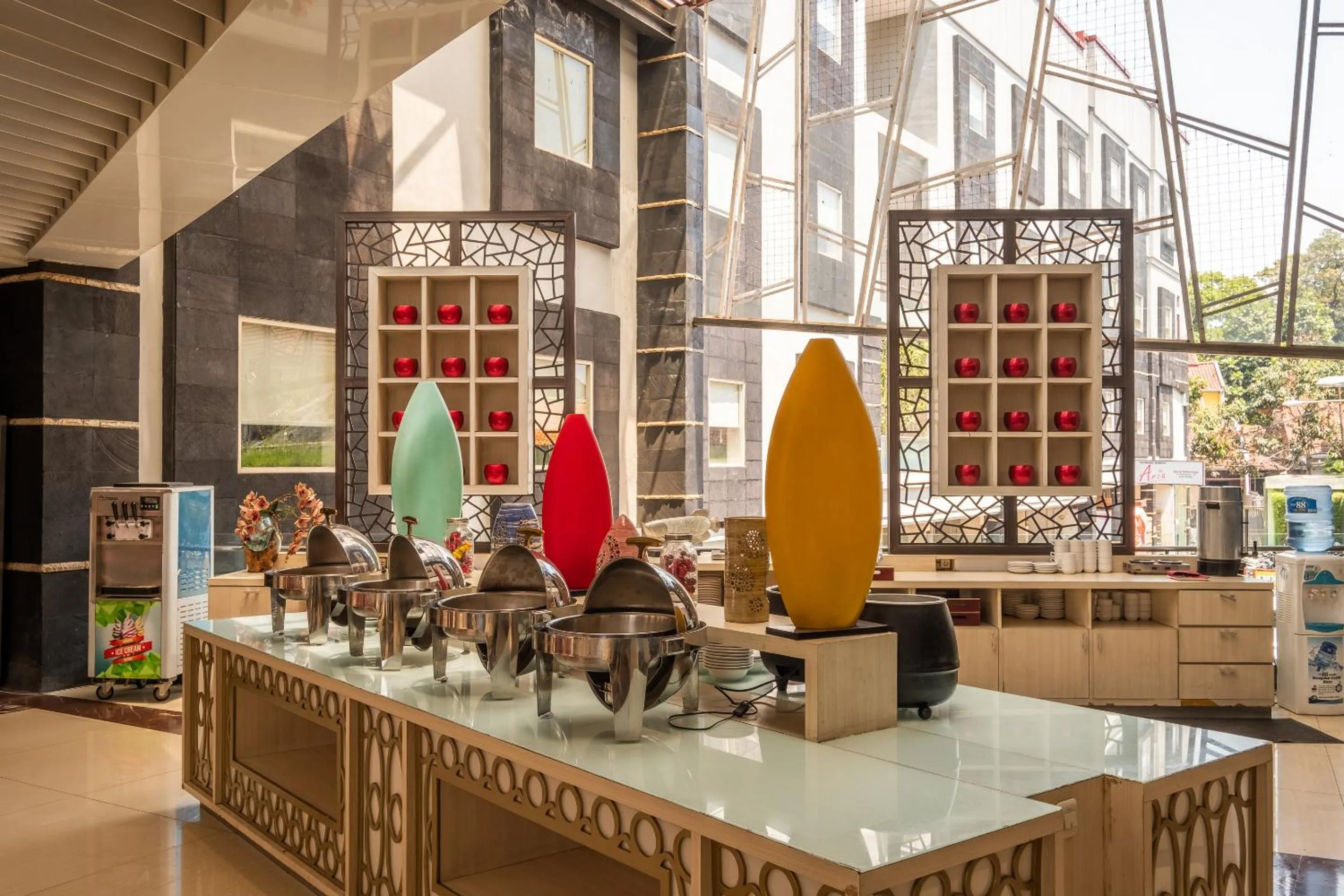 Food and drinks in Dancenter Promenade Near Cihampelas Walk