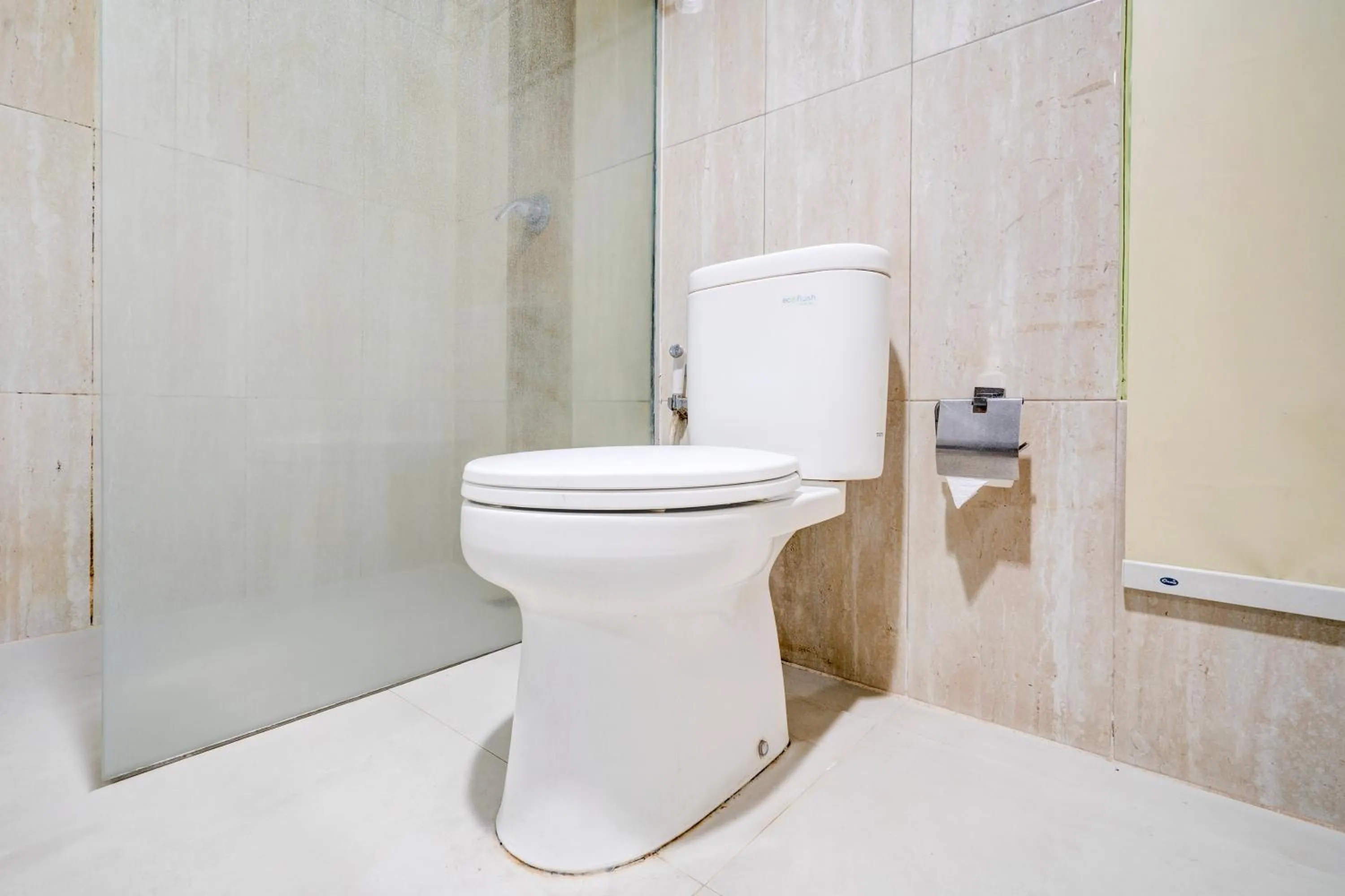 Bathroom in Dancenter Promenade Near Cihampelas Walk
