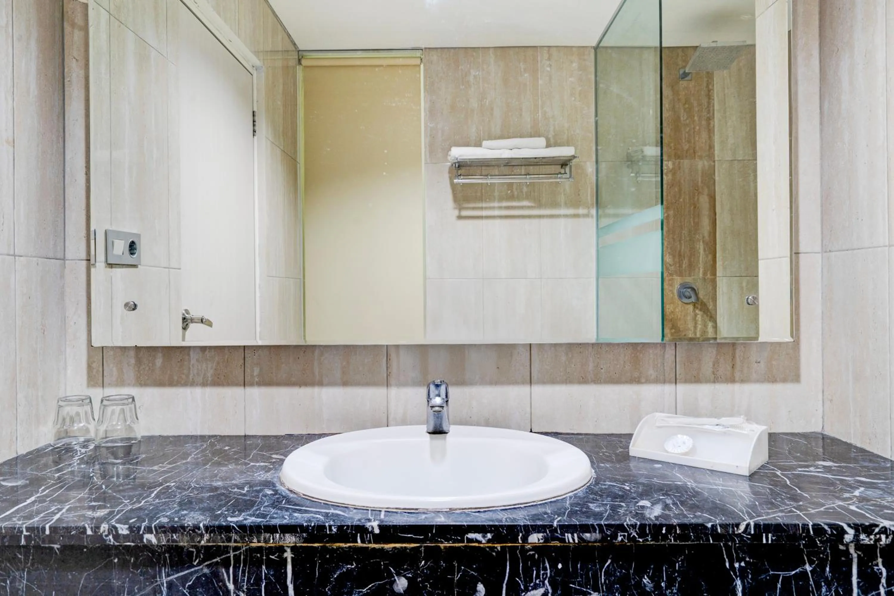 Bathroom in Dancenter Promenade Near Cihampelas Walk