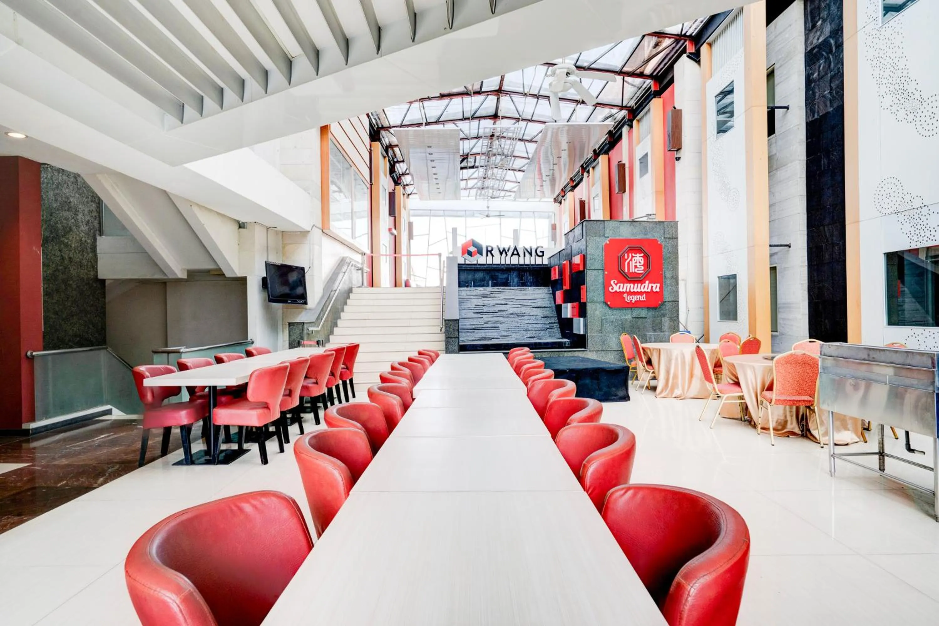 Restaurant/places to eat in Dancenter Promenade Near Cihampelas Walk