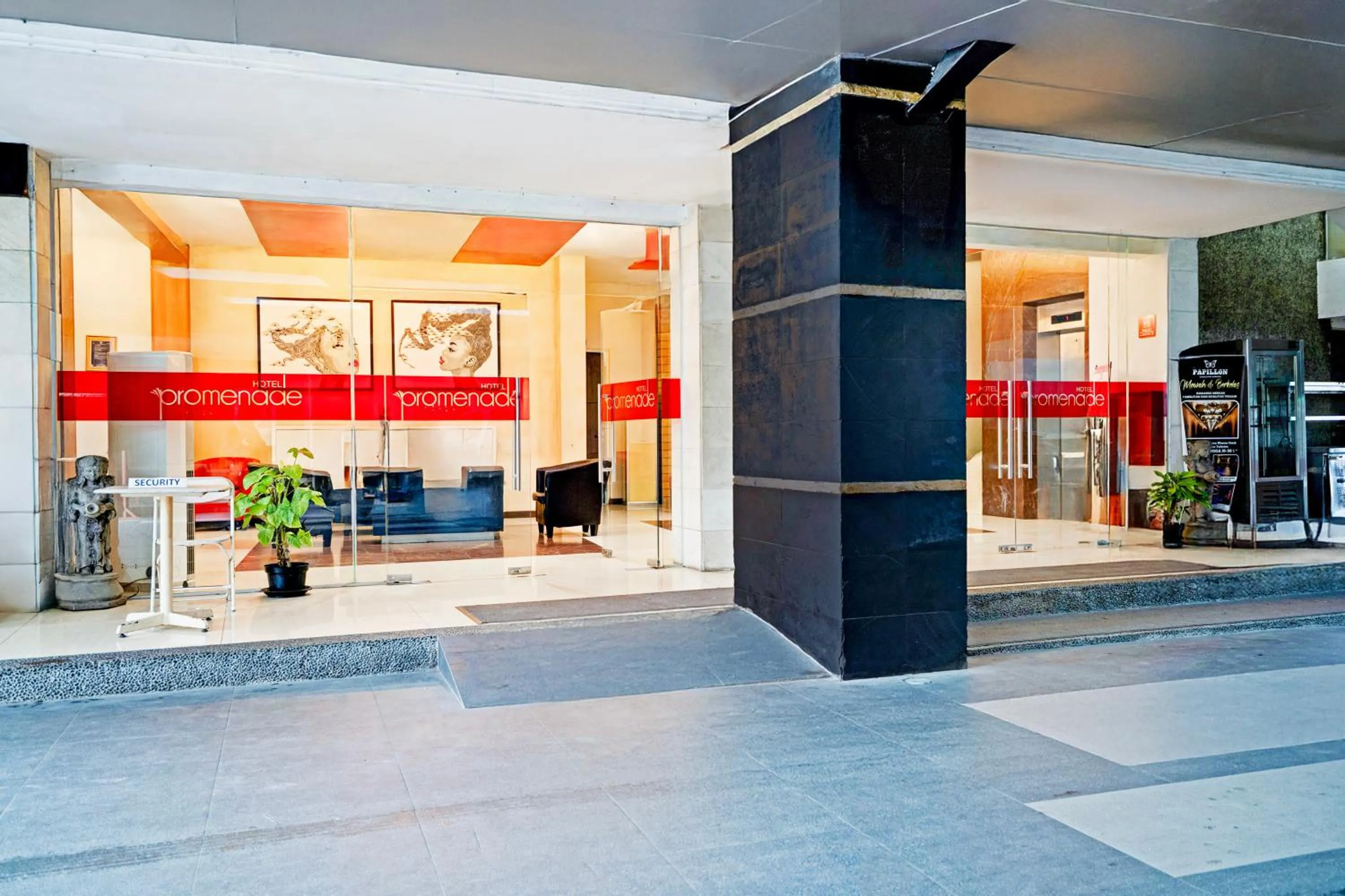 Facade/entrance in Dancenter Promenade Near Cihampelas Walk
