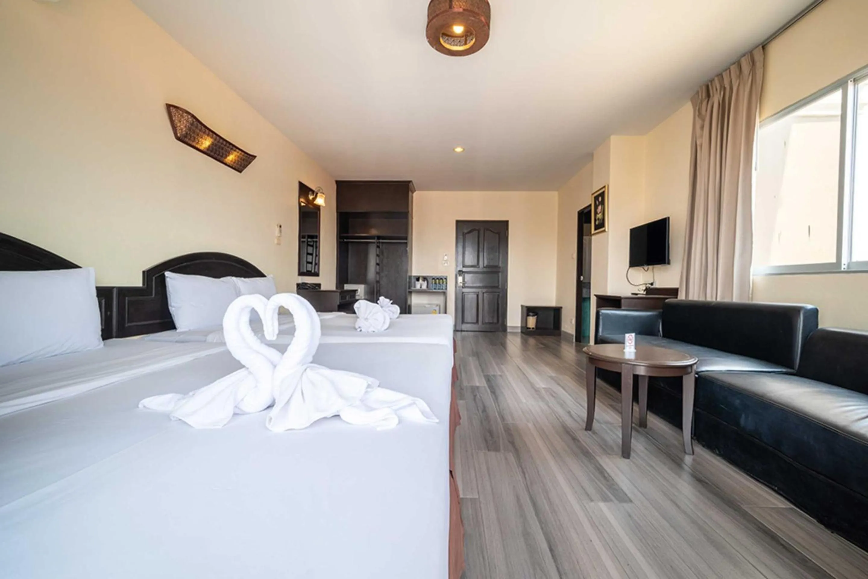 Bed in Dancenter Luxury Underwater World Pattaya