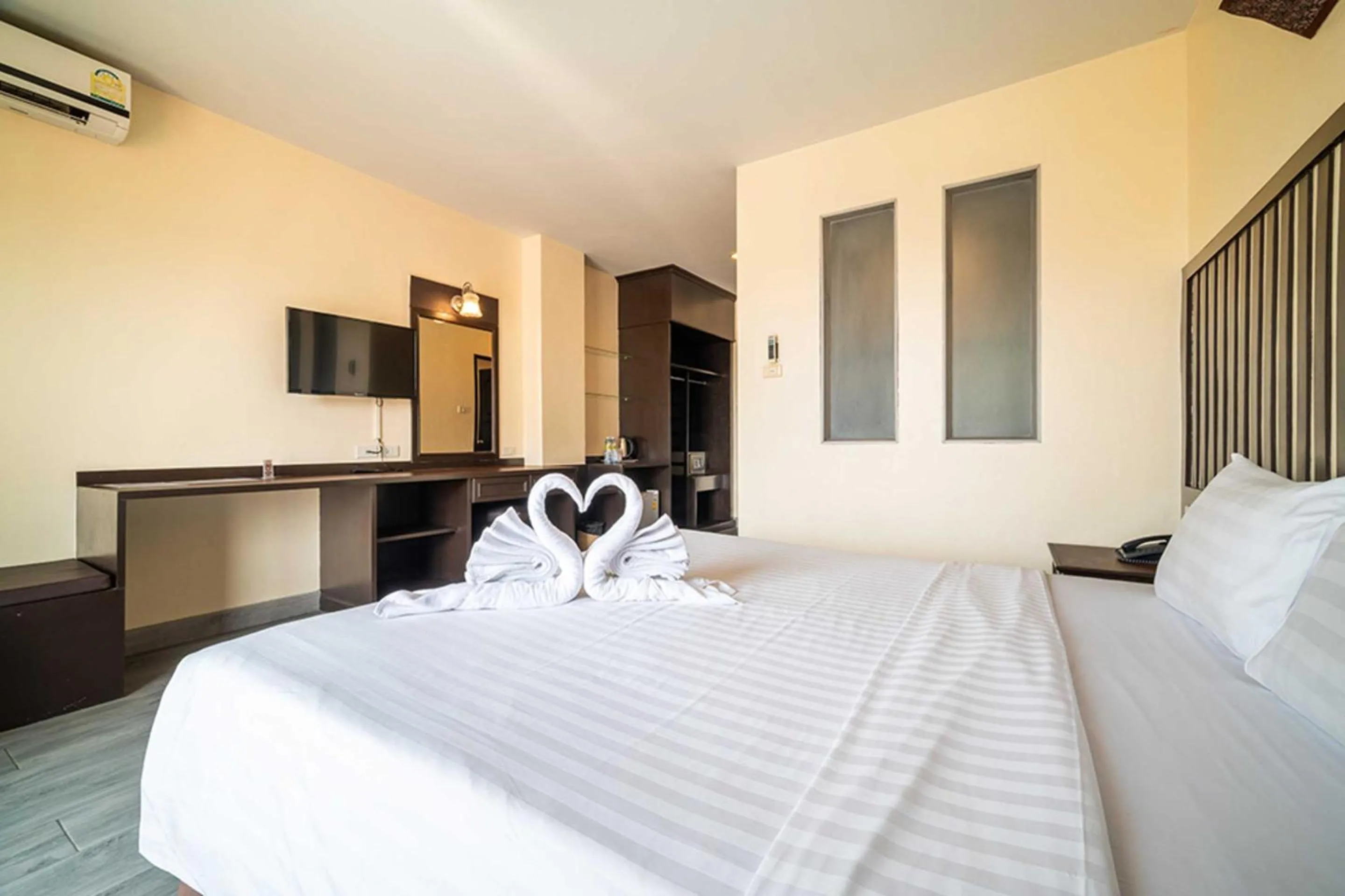 Bedroom, Bed in Dancenter Luxury Underwater World Pattaya