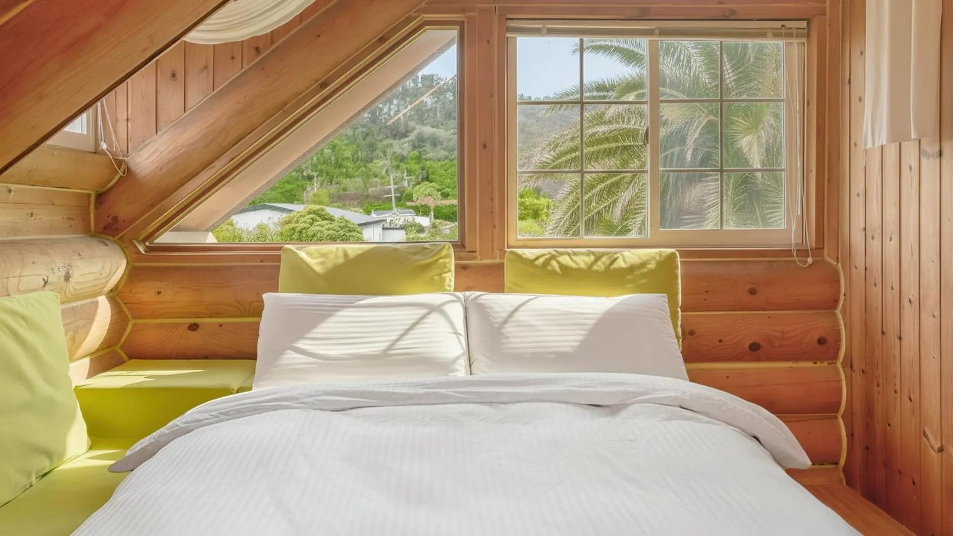 Property building, Bed in Seogwipo Neulbada Pet Pension