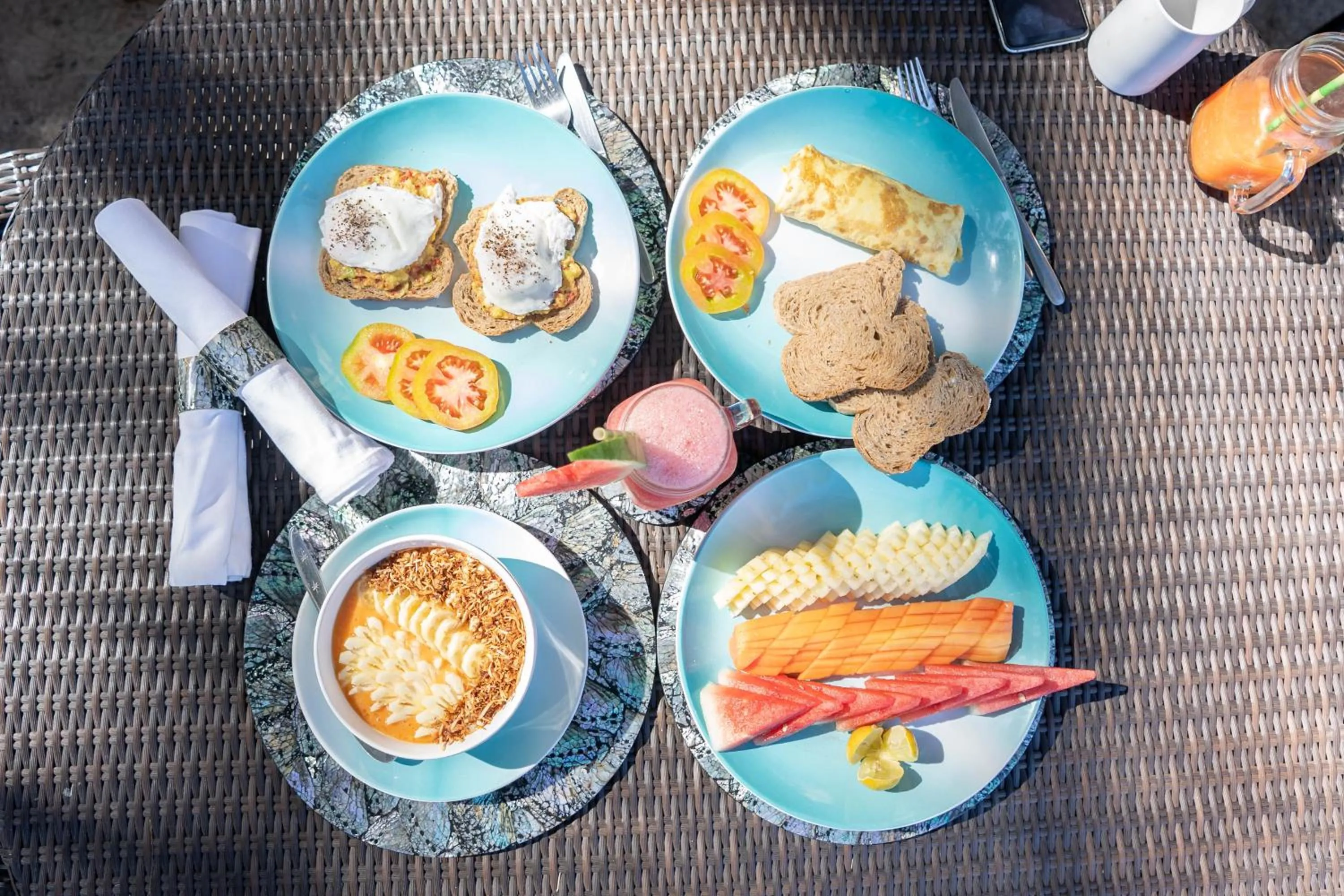 Food and drinks in Kai's Beachfront Villa