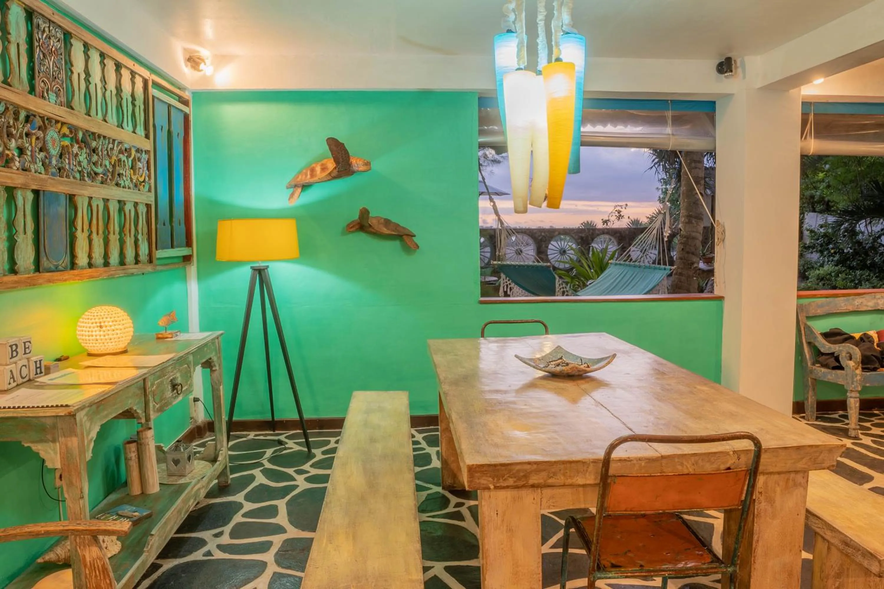 Lounge or bar, Bed in Kai's Beachfront Villa