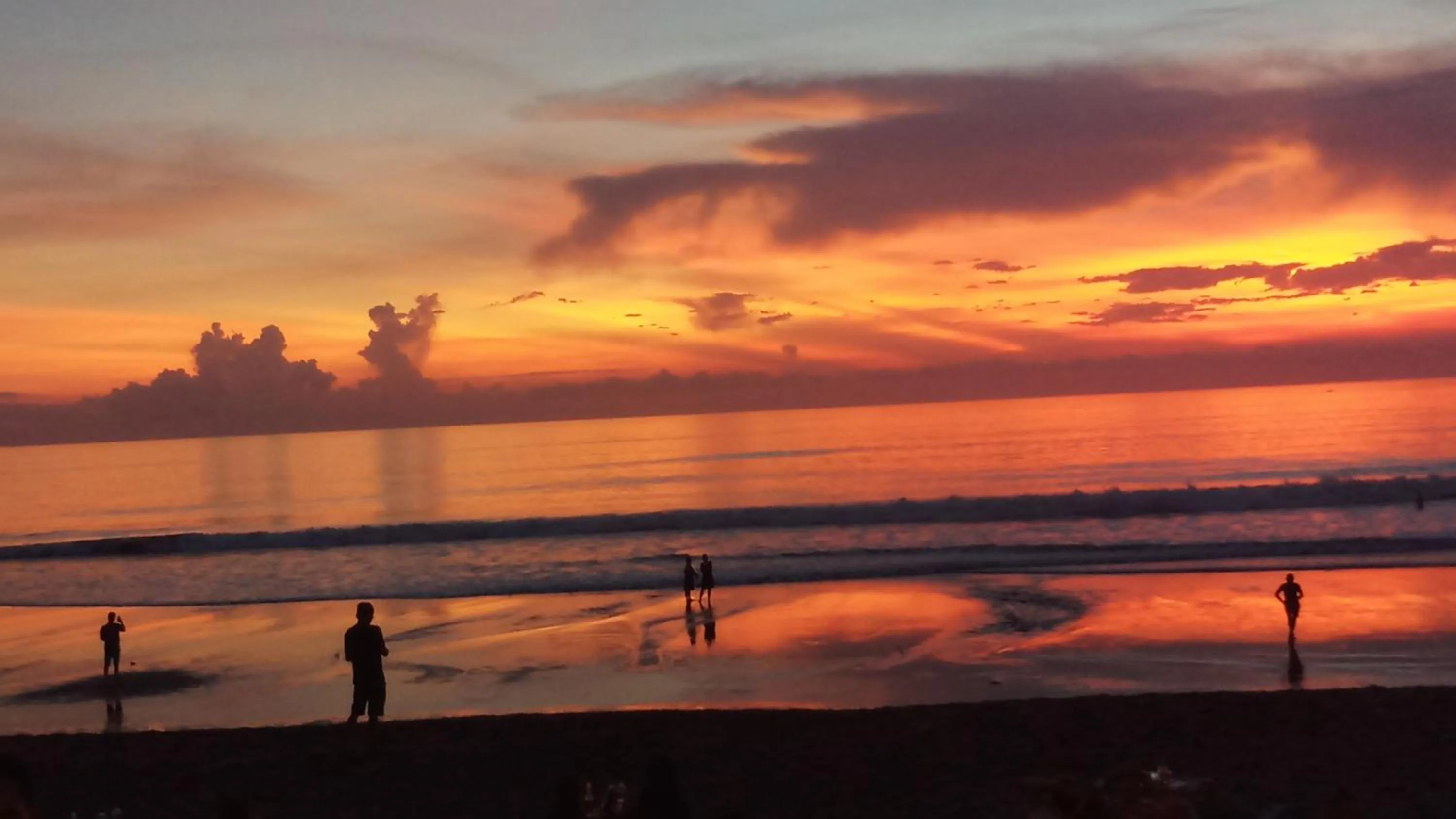 Sunset in Kai's Beachfront Villa
