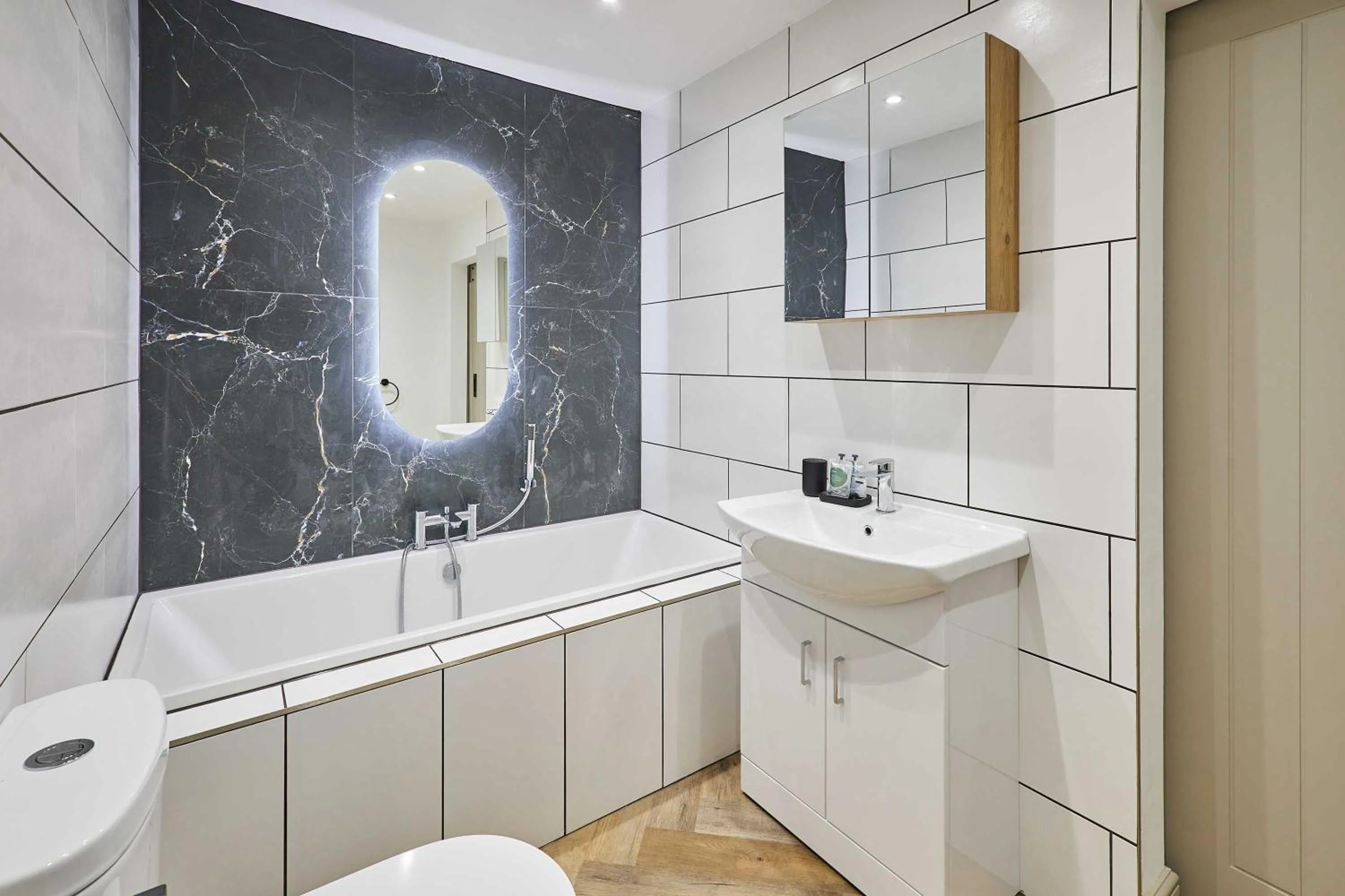 Host & Stay - Middle Cottage