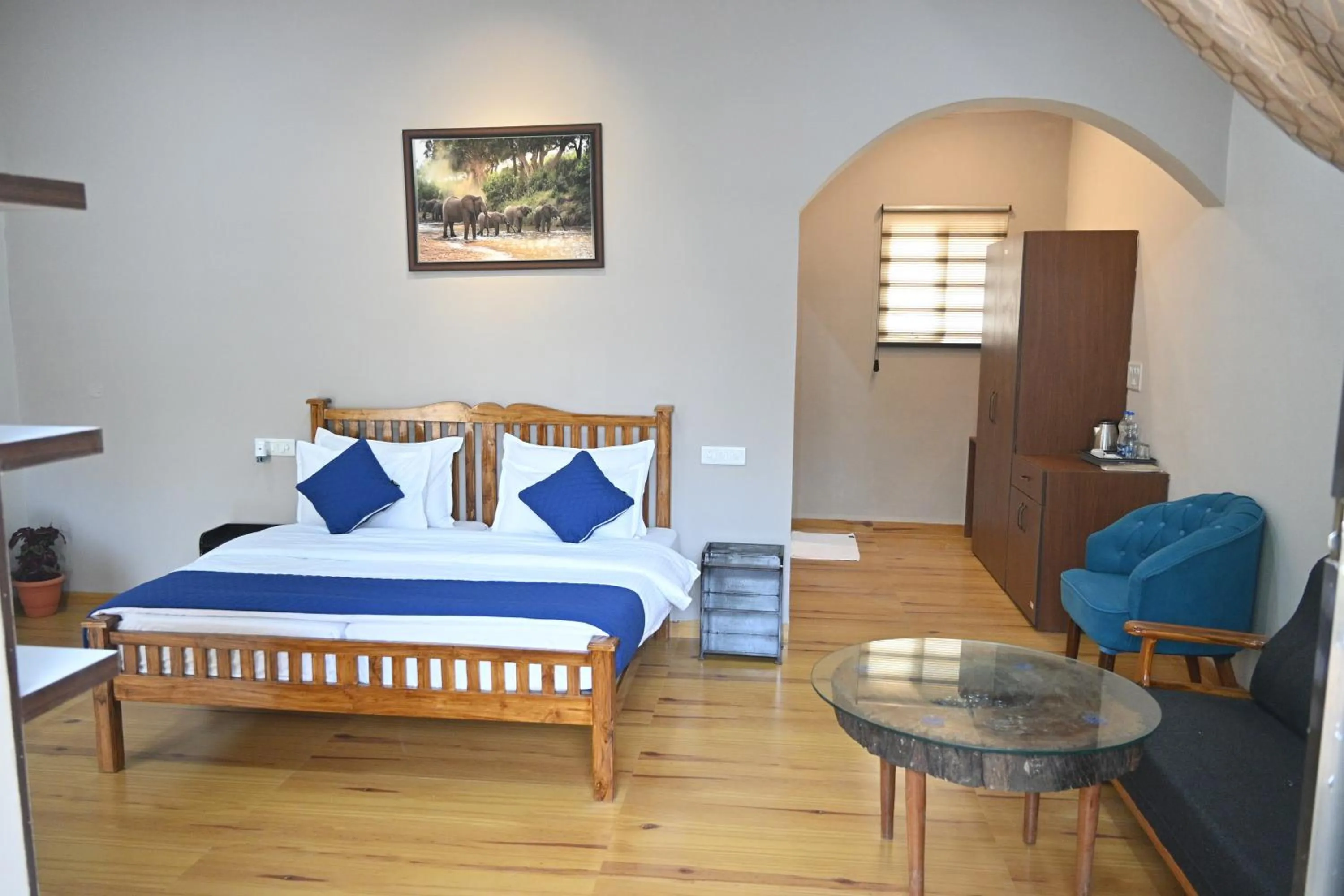 Photo of the whole room, Bed in Bandhavgarh Tiger Resort