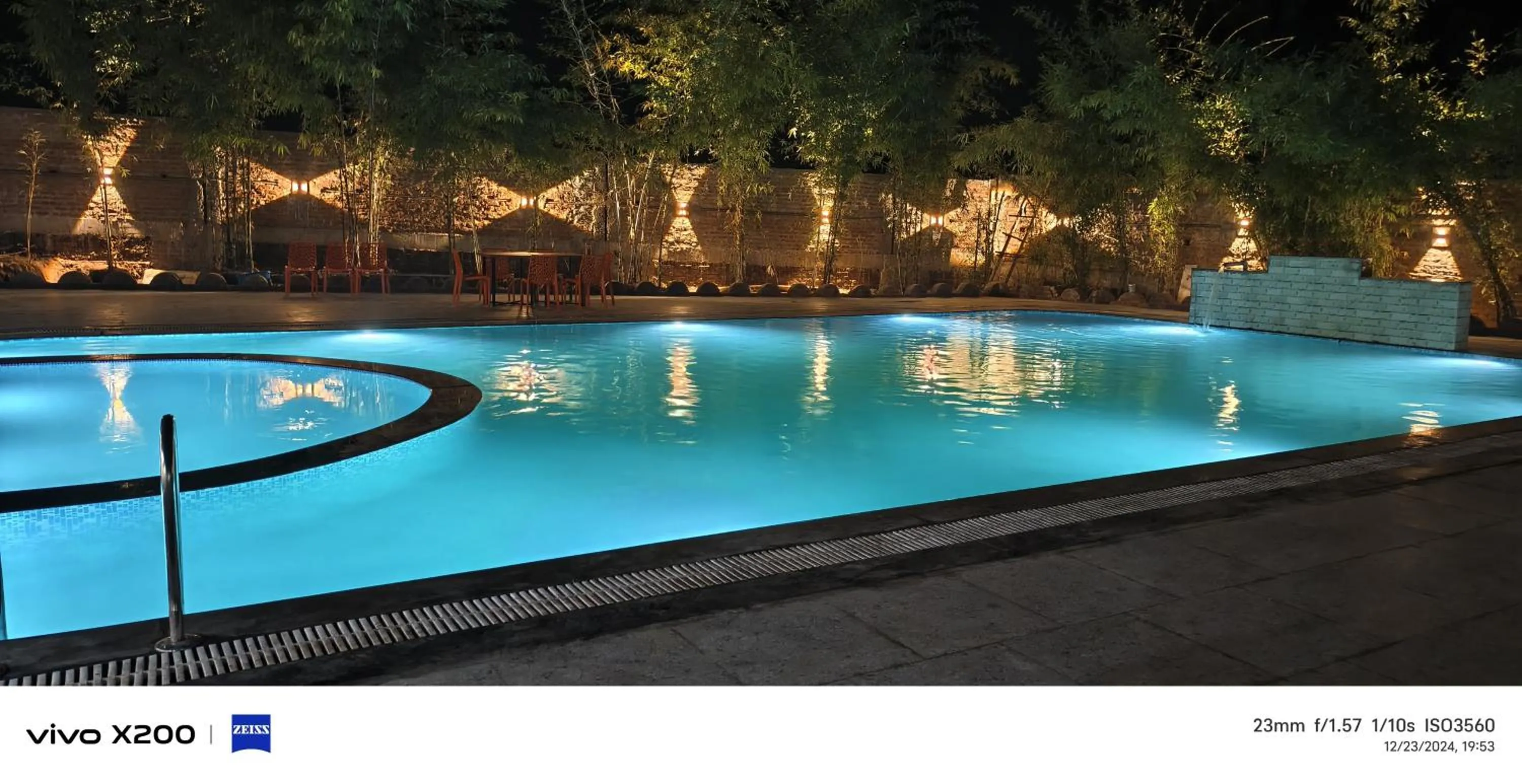 Swimming pool in Bandhavgarh Tiger Resort