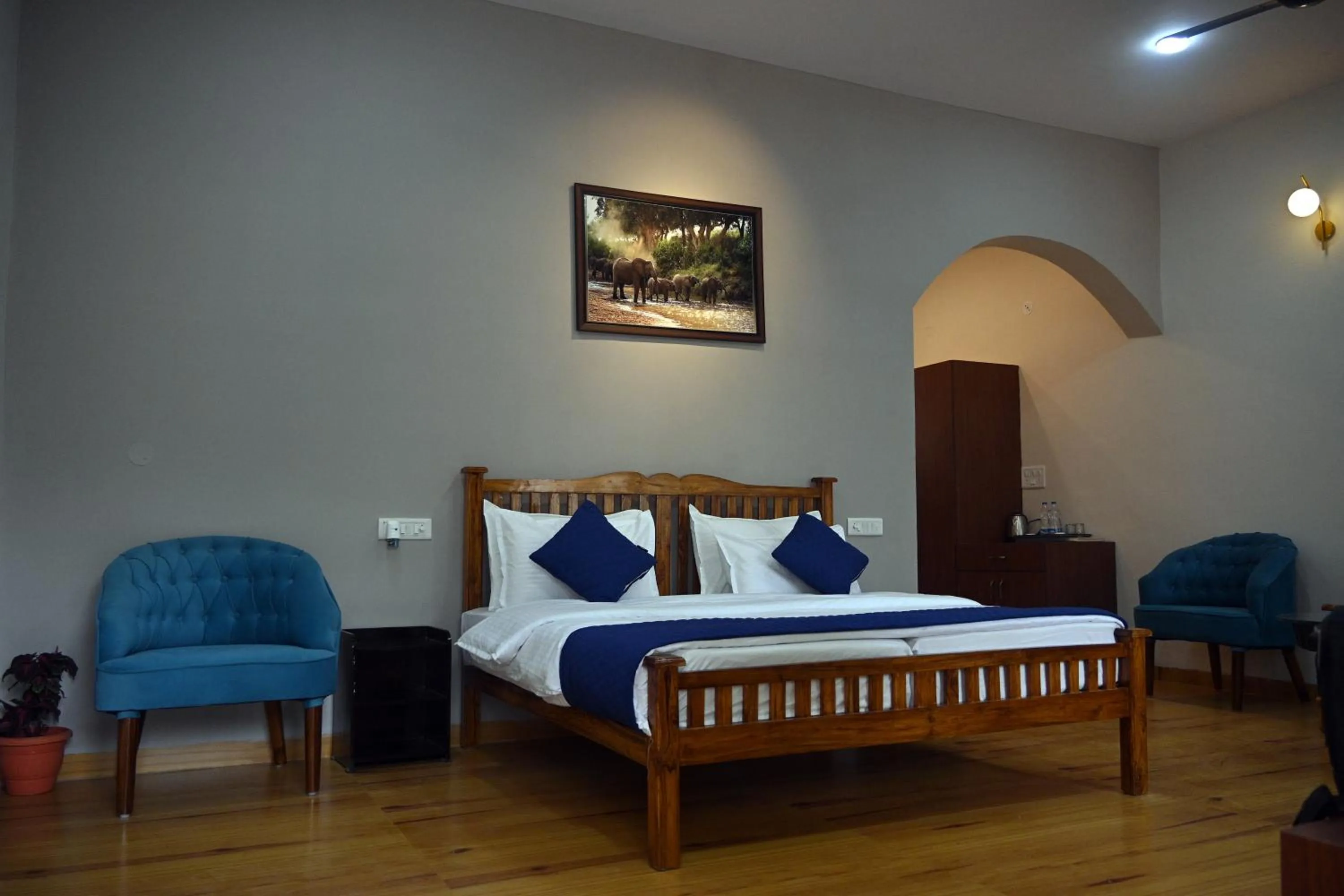Photo of the whole room, Bed in Bandhavgarh Tiger Resort