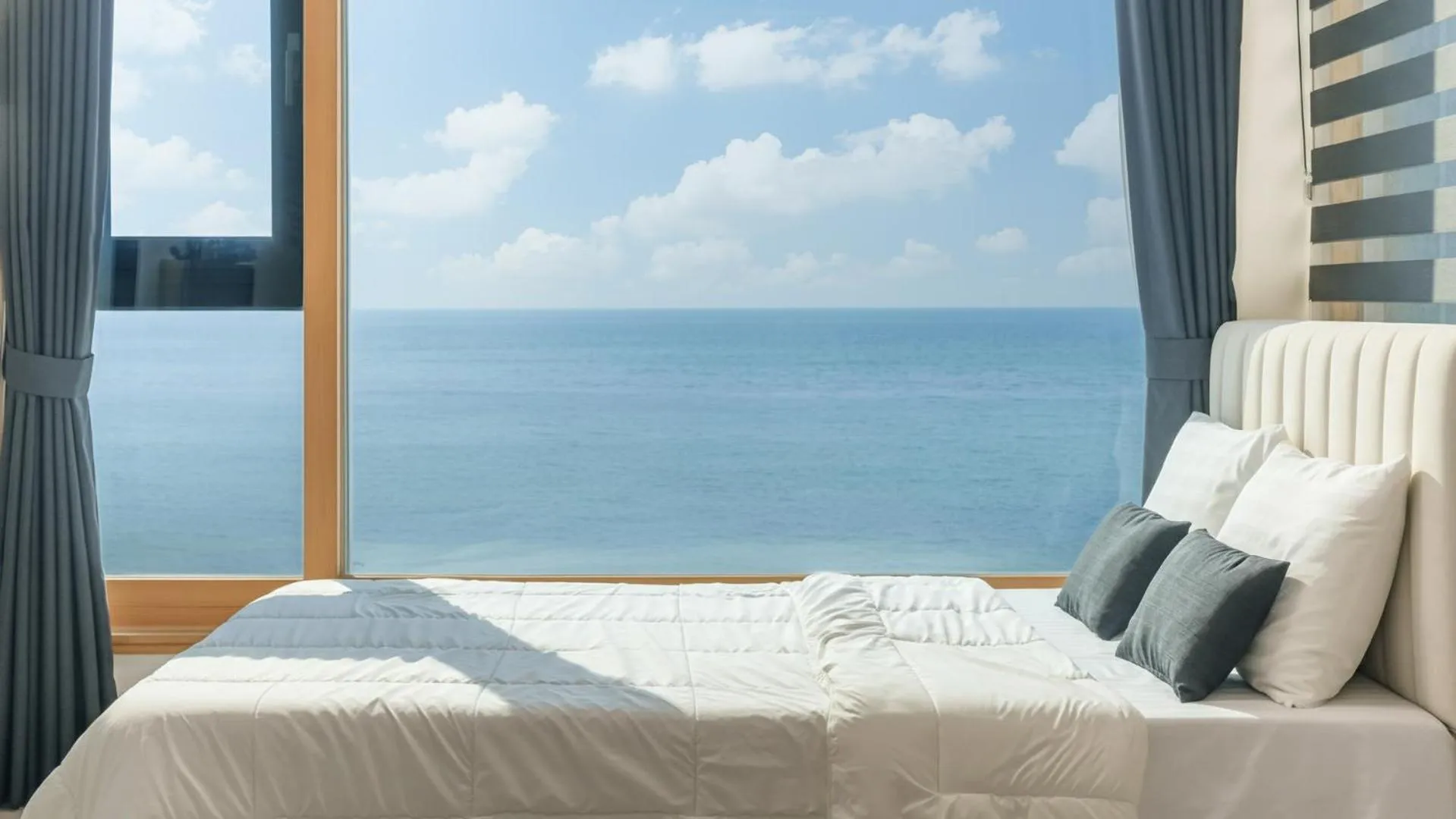 Property building, Bed in Gangneung Yedam Pesion