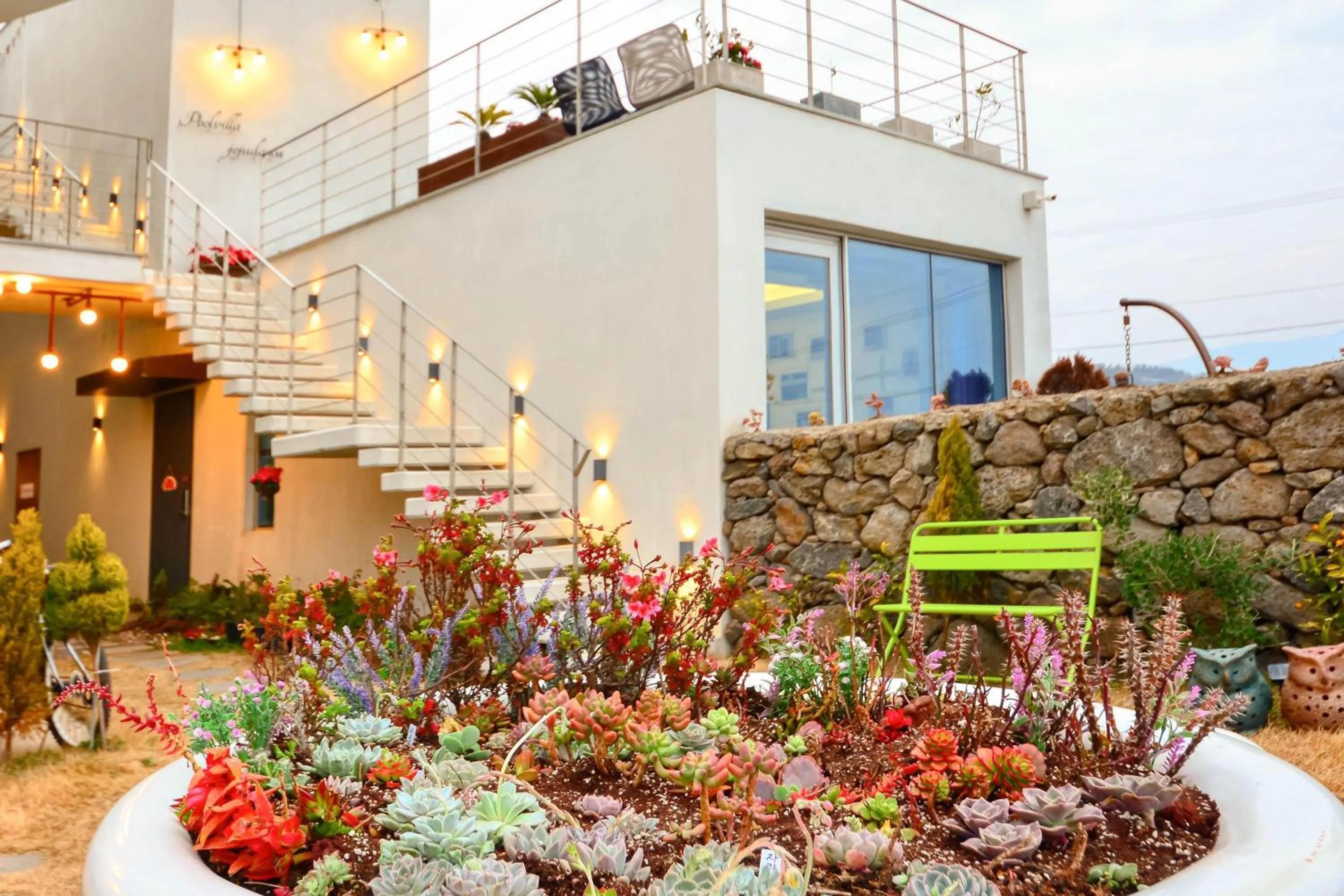 Property building in Seogwipo Dawa Pool Villa Pension