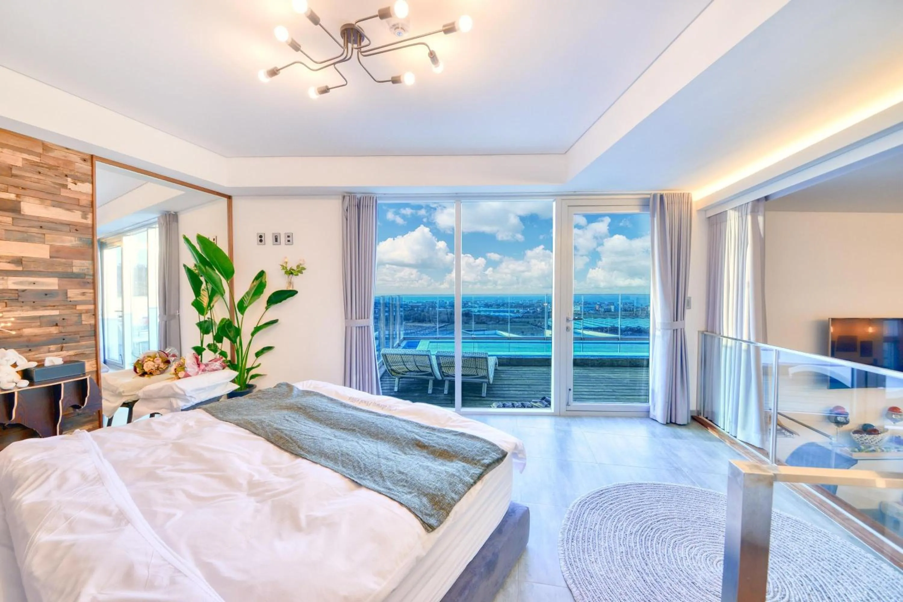 Property building, Bed in Seogwipo Dawa Pool Villa Pension