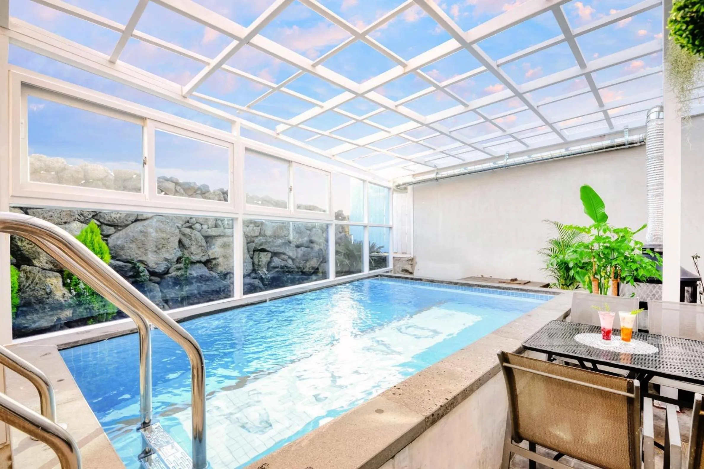 Property building in Seogwipo Dawa Pool Villa Pension