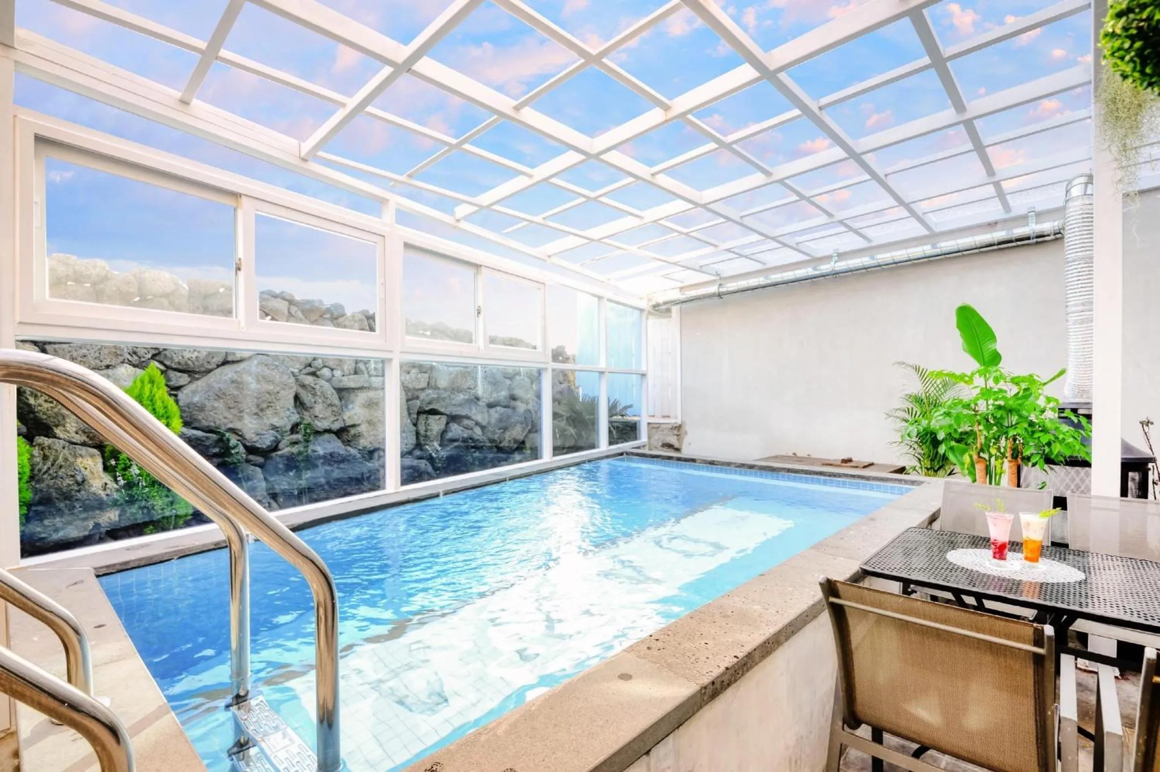 Property building in Seogwipo Dawa Pool Villa Pension