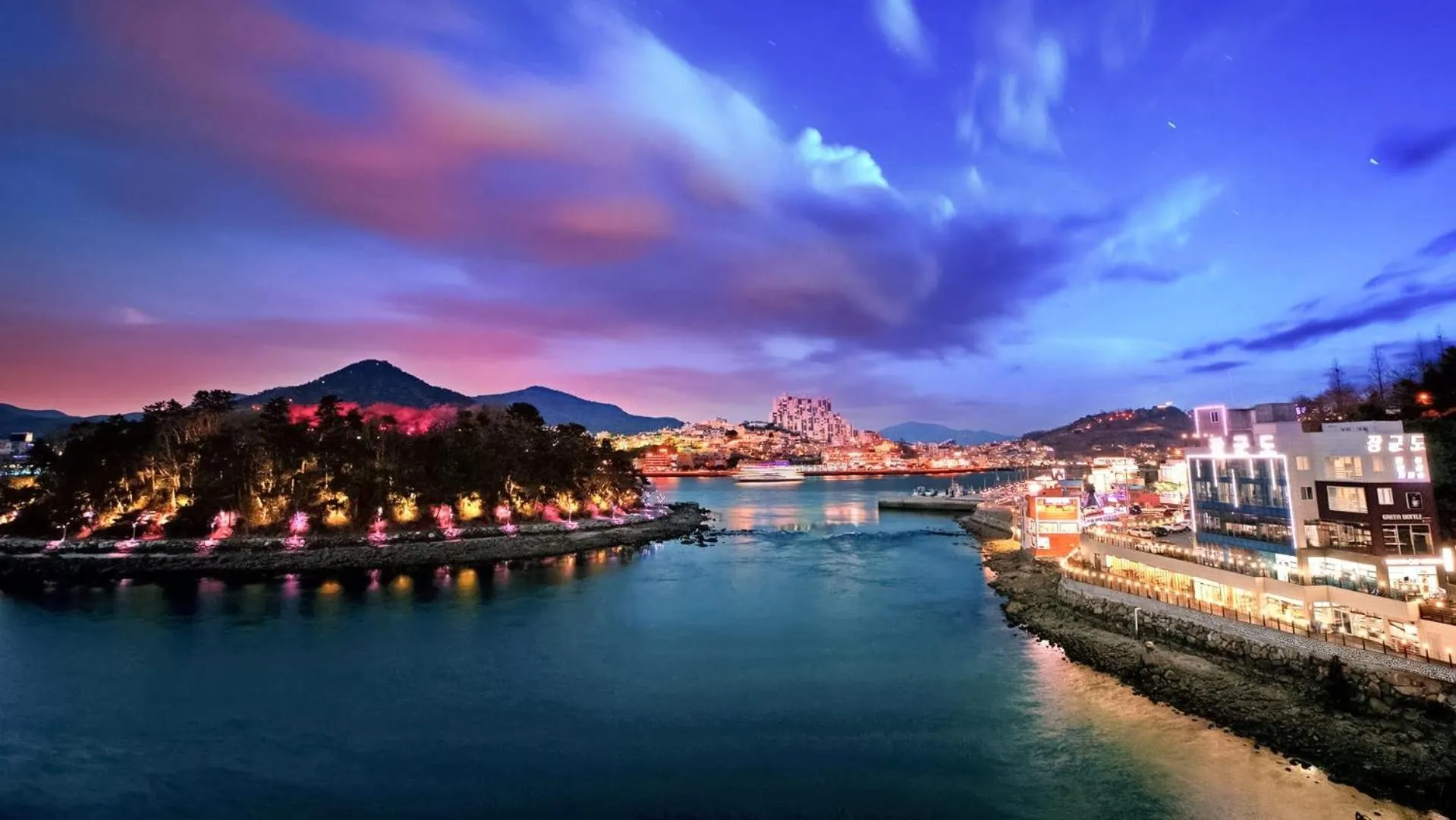 Property building in Yeosu Janggun Island Pension